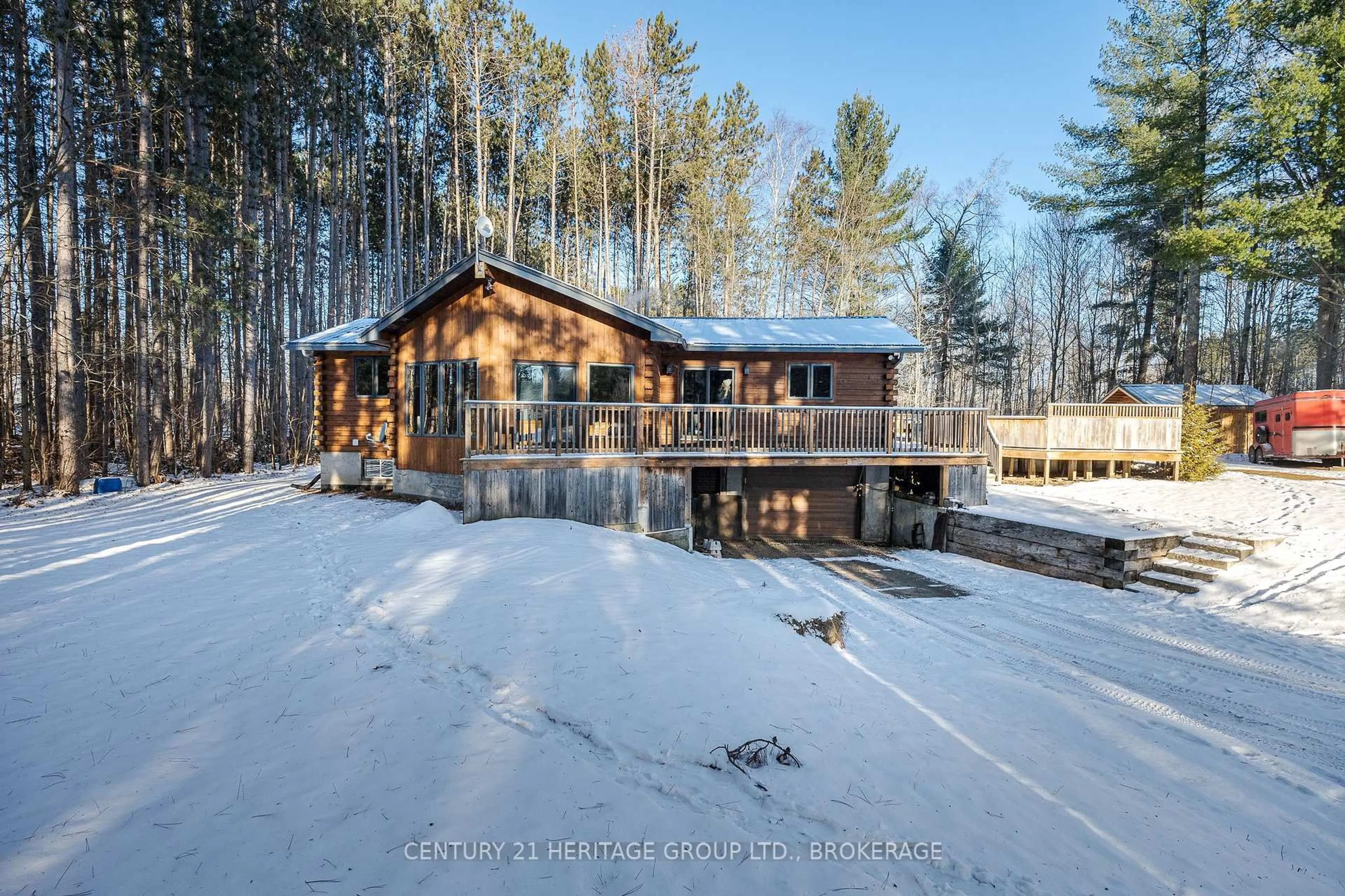 A pic from outside/outdoor area/front of a property/back of a property/a pic from drone, unknown for 19 McCrea Crt, Tweed Ontario K0K 3J0