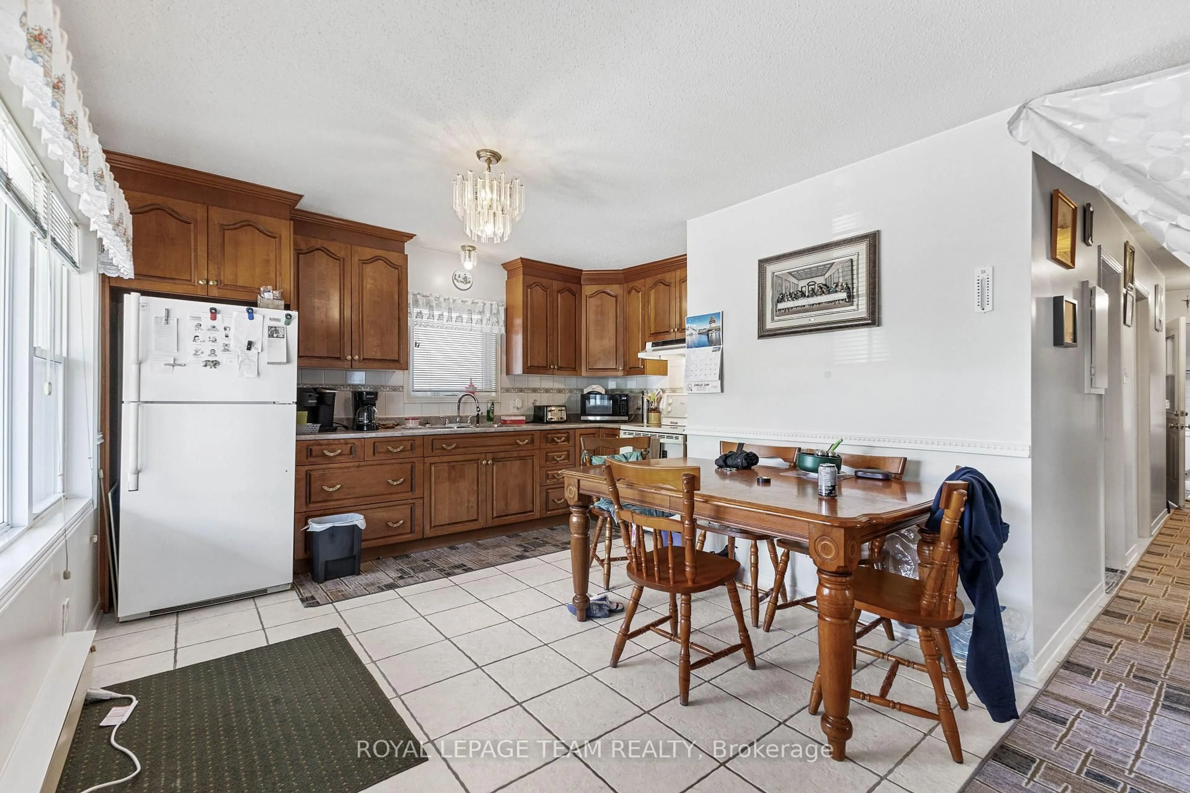 Standard kitchen, ceramic/tile floor for 46 Jolliet Ave, Ottawa Ontario K1L 5H5