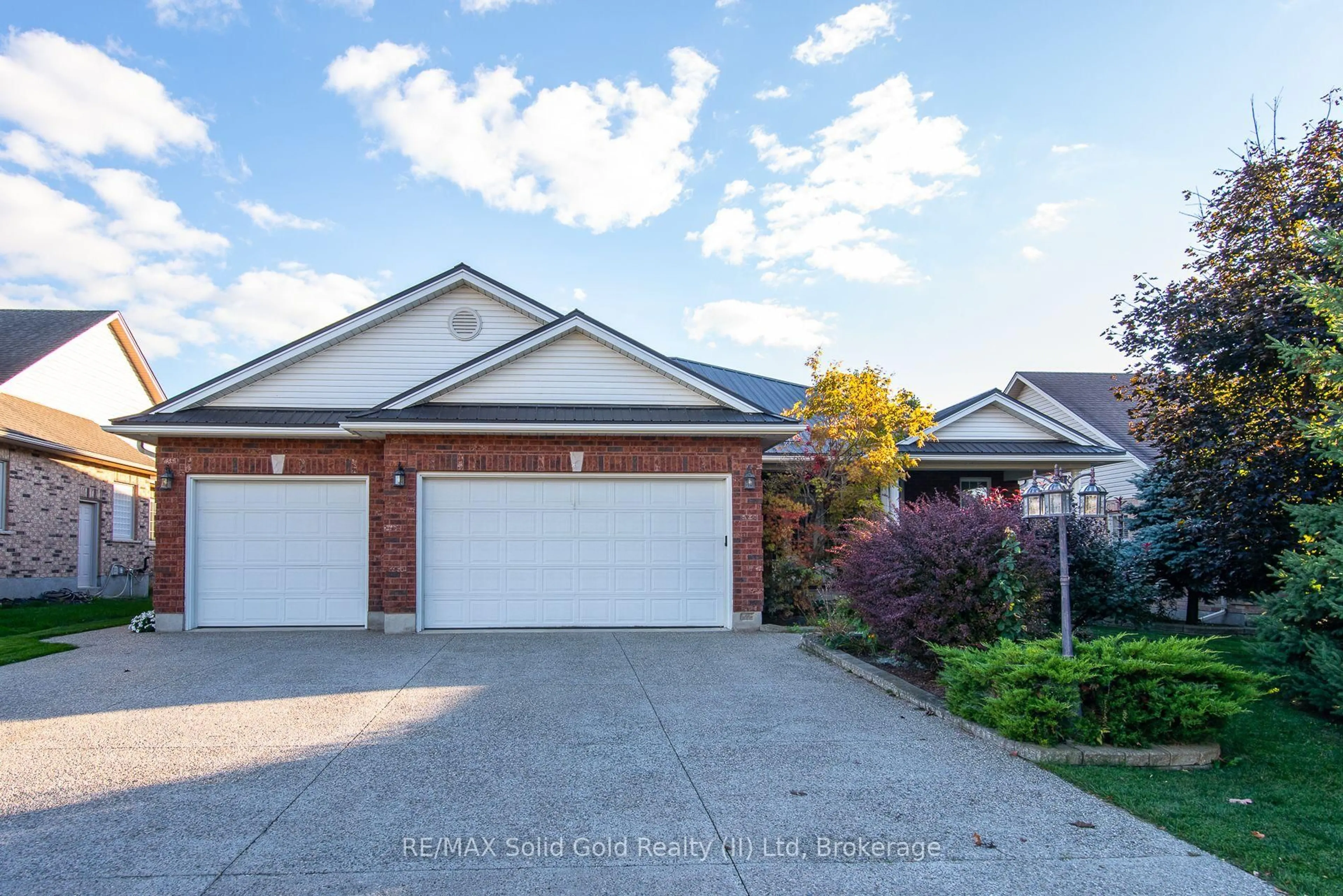 A pic from outside/outdoor area/front of a property/back of a property/a pic from drone, street for 15 Parkview Dr, Wellesley Ontario N0B 2T0