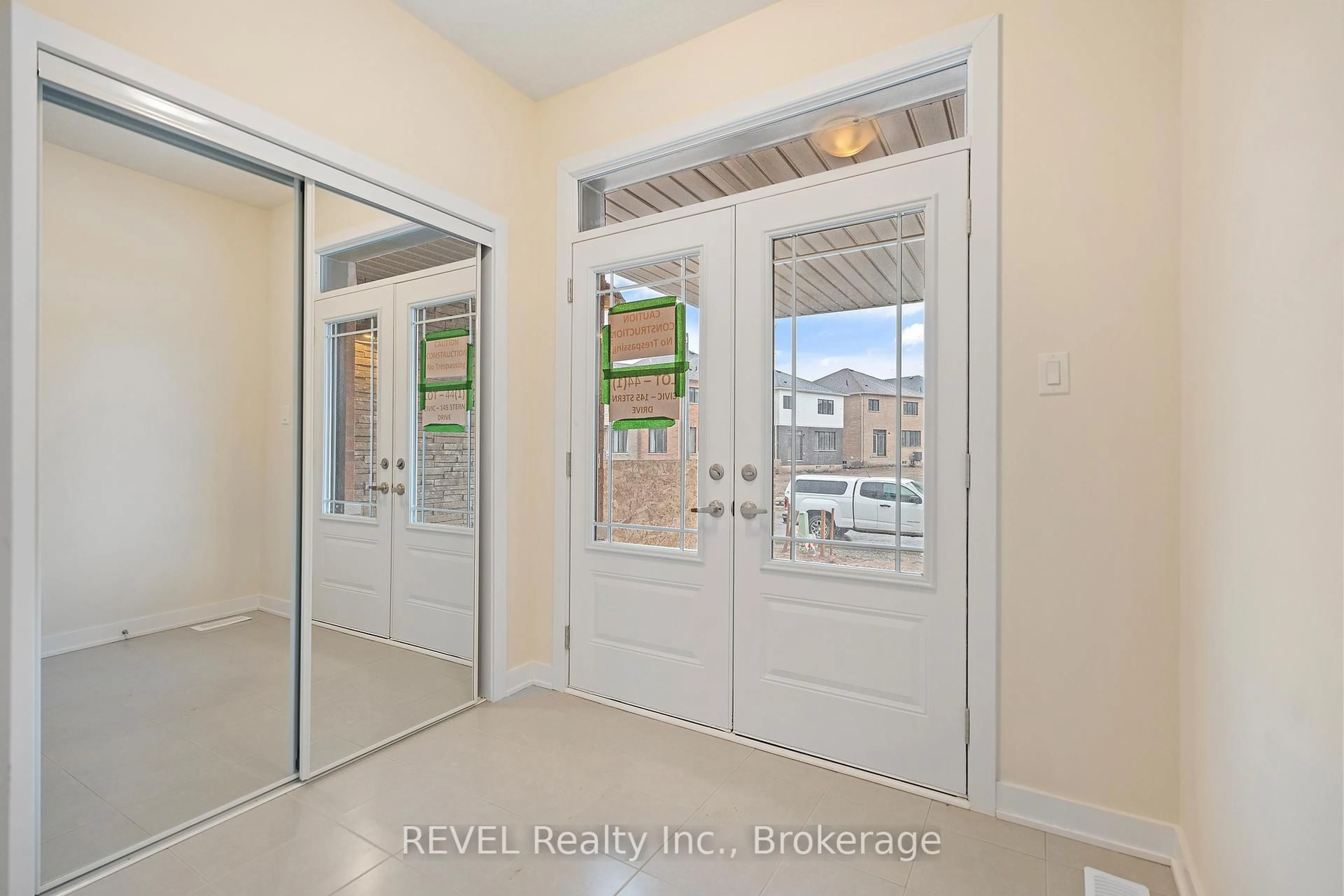 Indoor entryway for 145 Stern Dr, Welland Ontario L3B 0M3