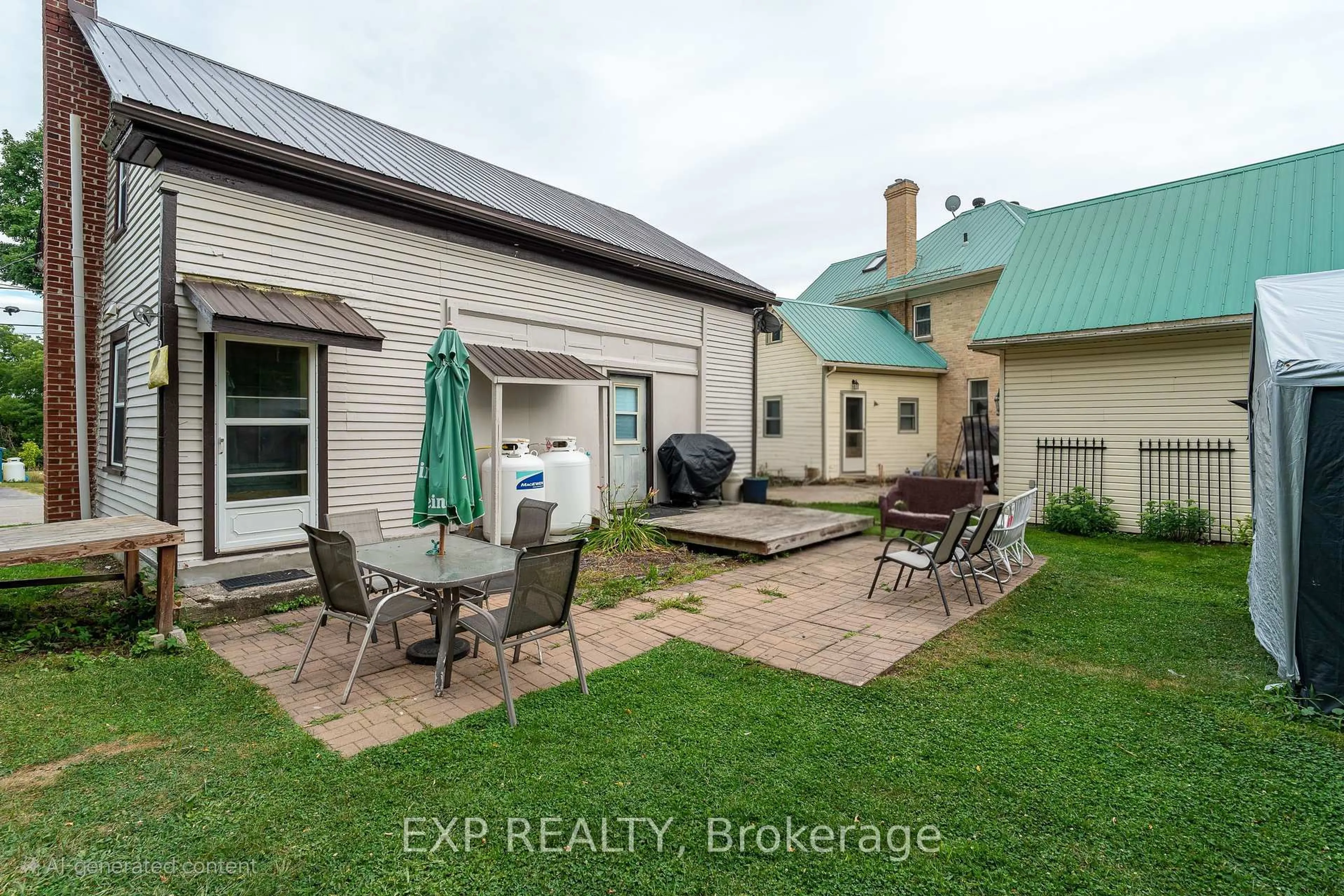 Patio, street for 105 Rideau St, Merrickville-Wolford Ontario K0G 1N0