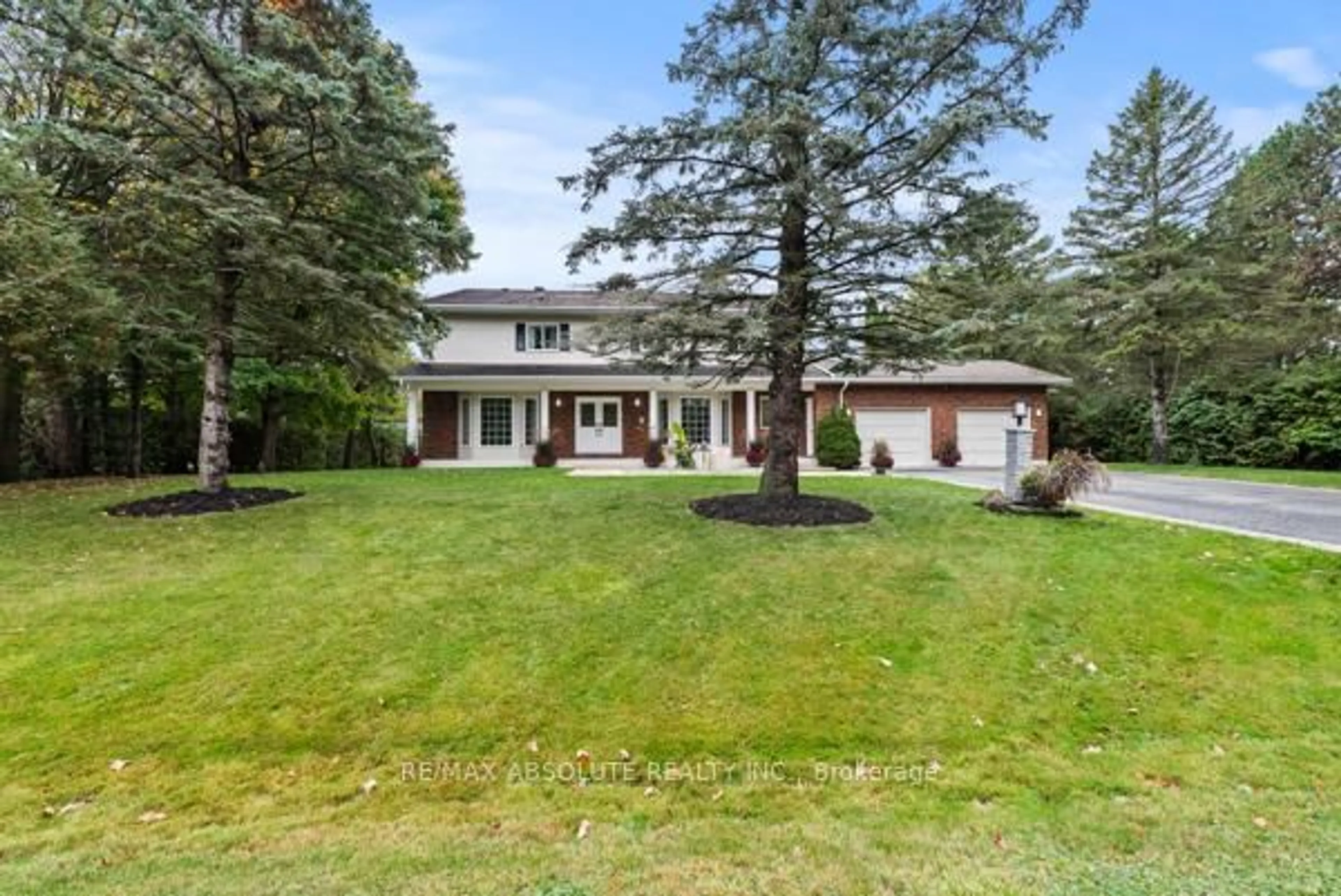 A pic from outside/outdoor area/front of a property/back of a property/a pic from drone, street for 6 Howard Crt, Ottawa Ontario K2J 3Z8