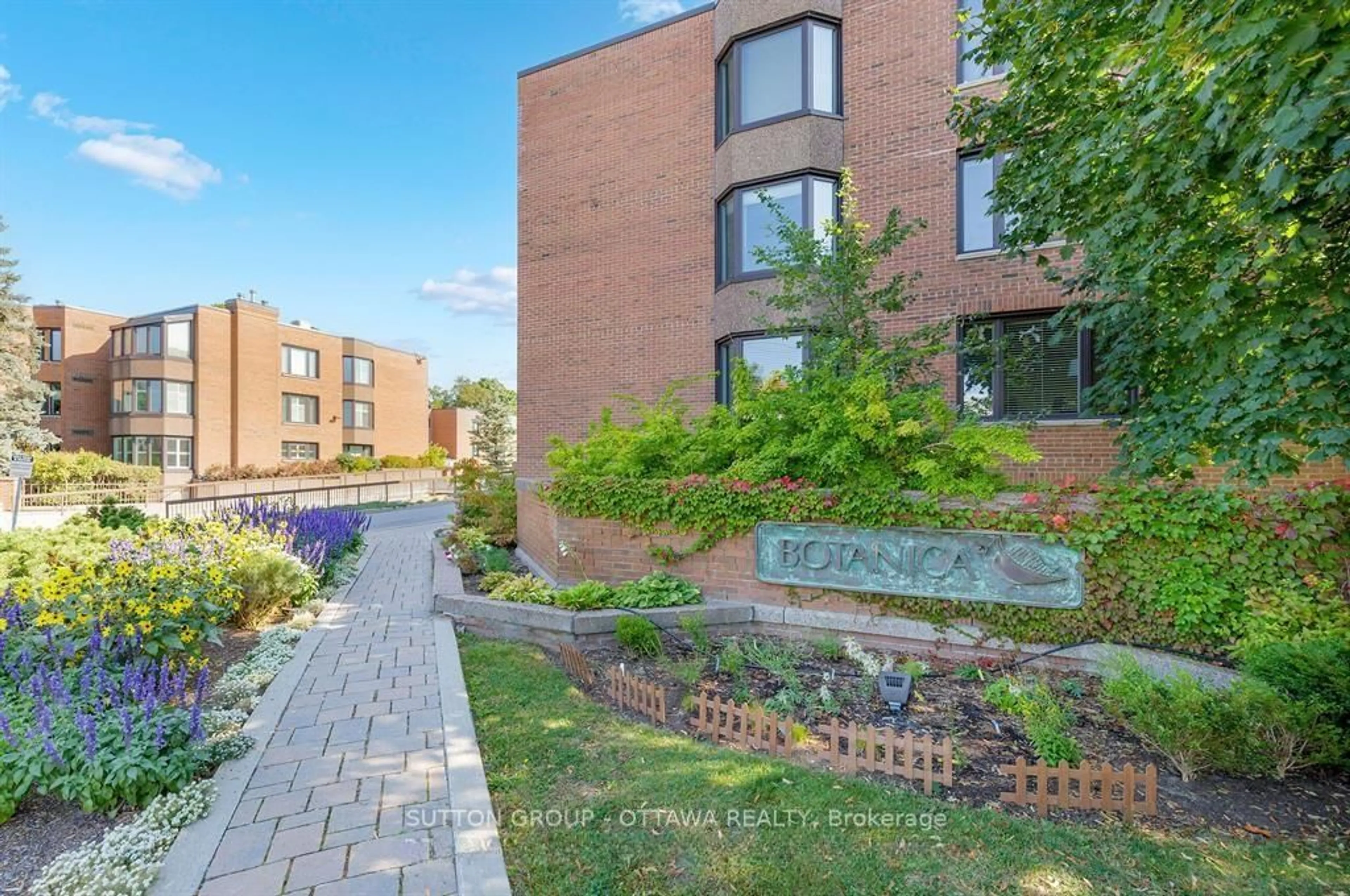 Patio, street for 261 BOTANICA Private #Unit 62, Ottawa Ontario K1Y 4P9