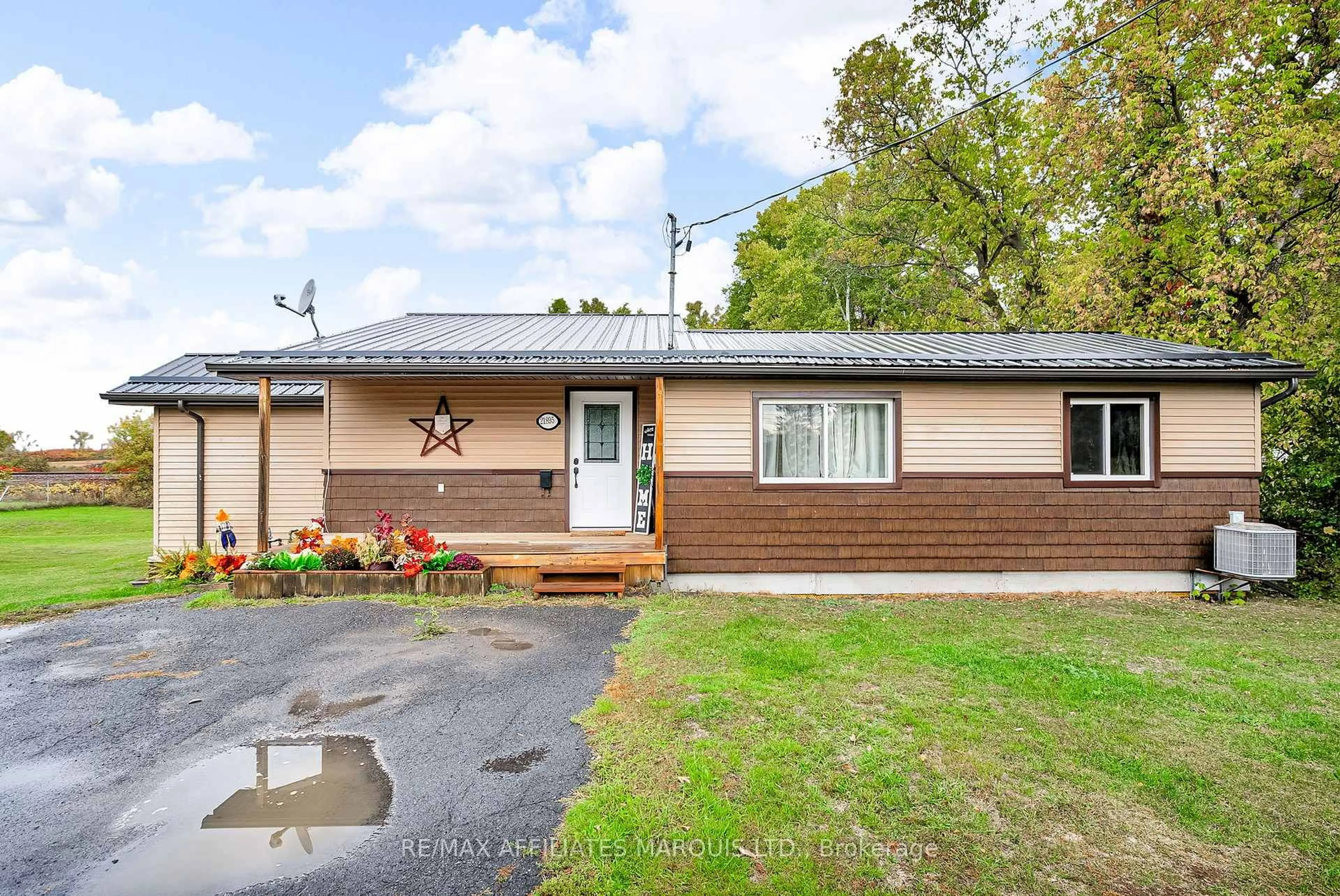 A pic from outside/outdoor area/front of a property/back of a property/a pic from drone, street for 21895 Seguin Mill St, North Glengarry Ontario K0B 1H0