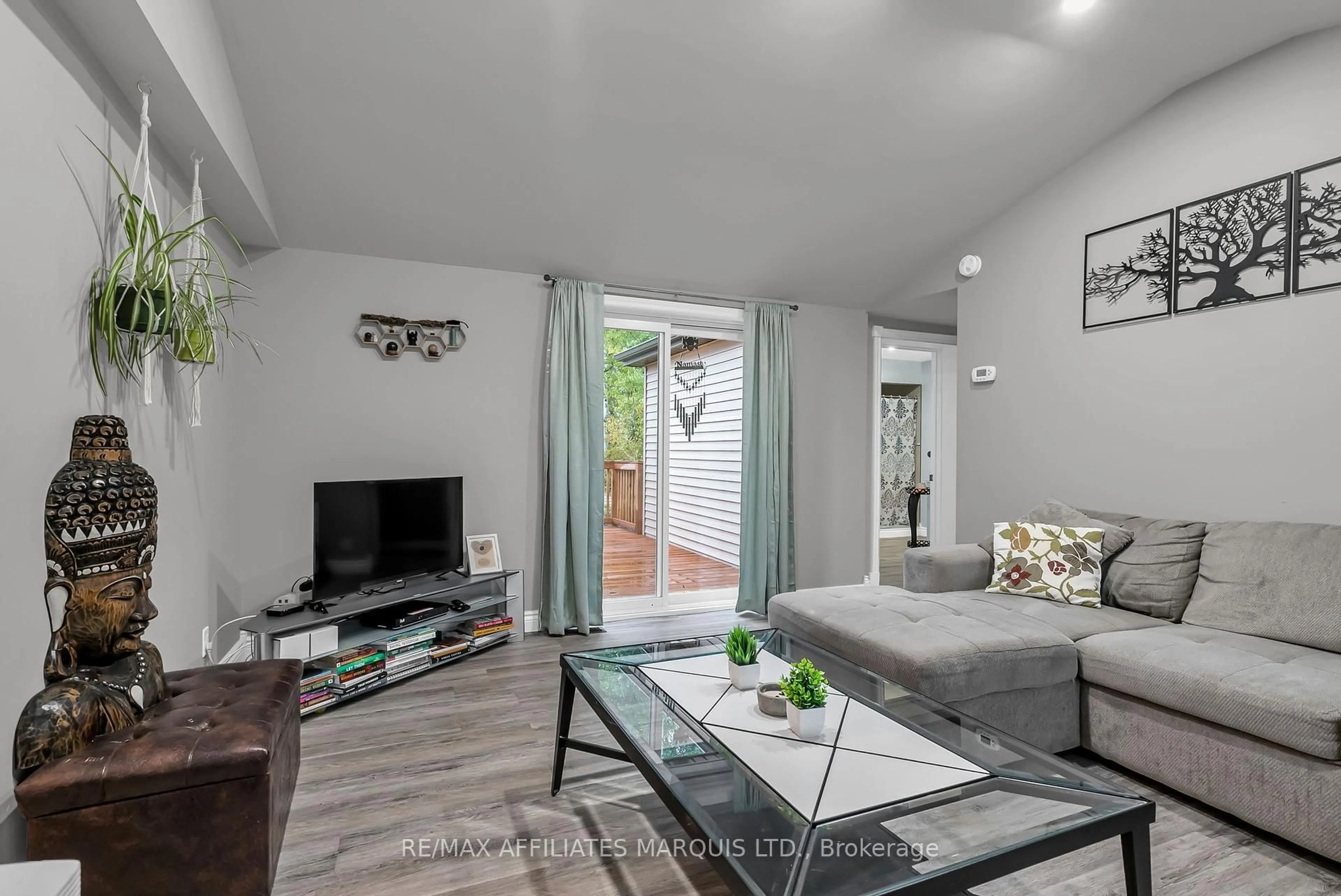 Living room with furniture, unknown for 21895 Seguin Mill St, North Glengarry Ontario K0B 1H0