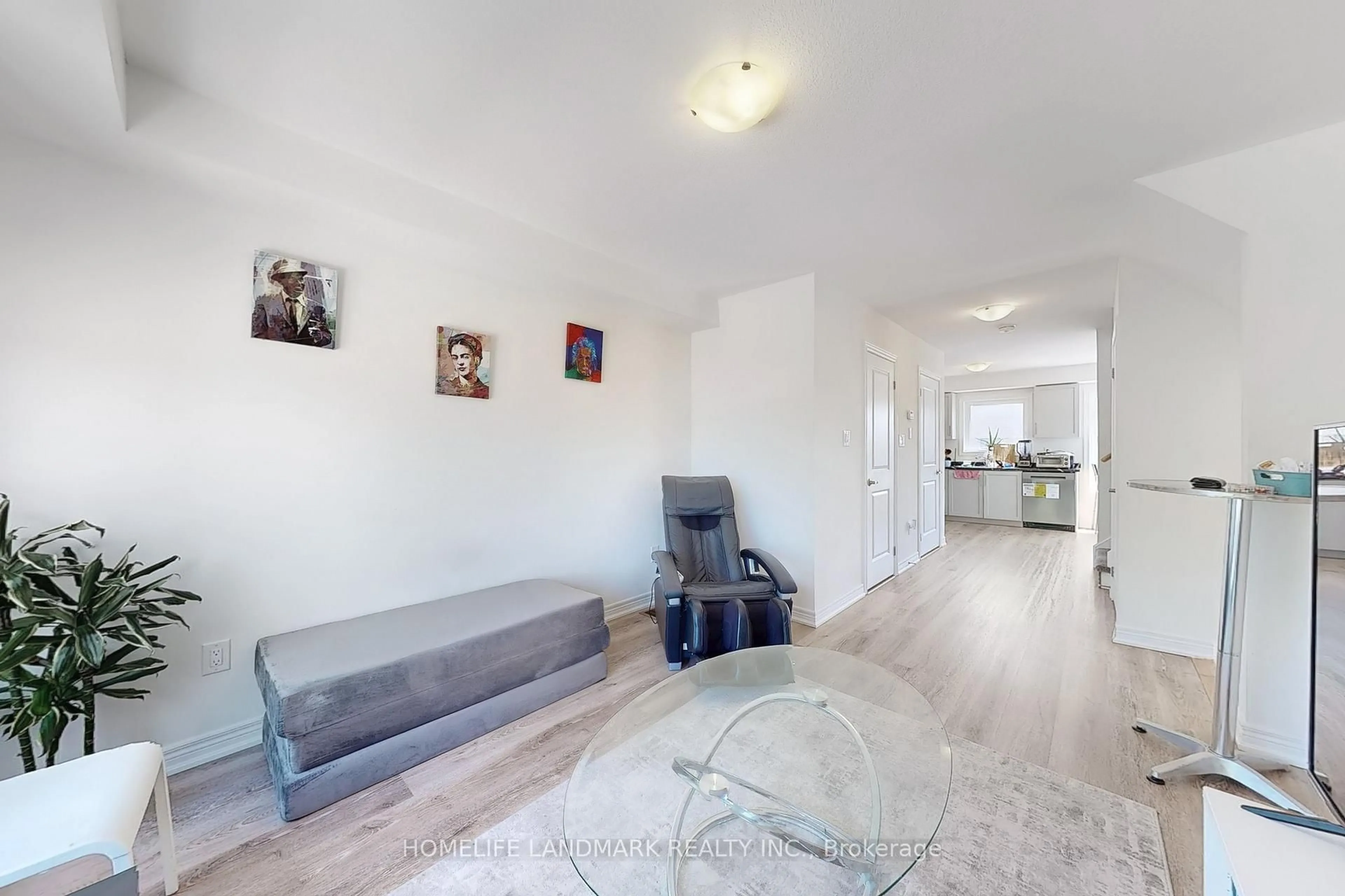 A pic of a room for 2 Reid Ave, Hamilton Ontario L8H 0B5