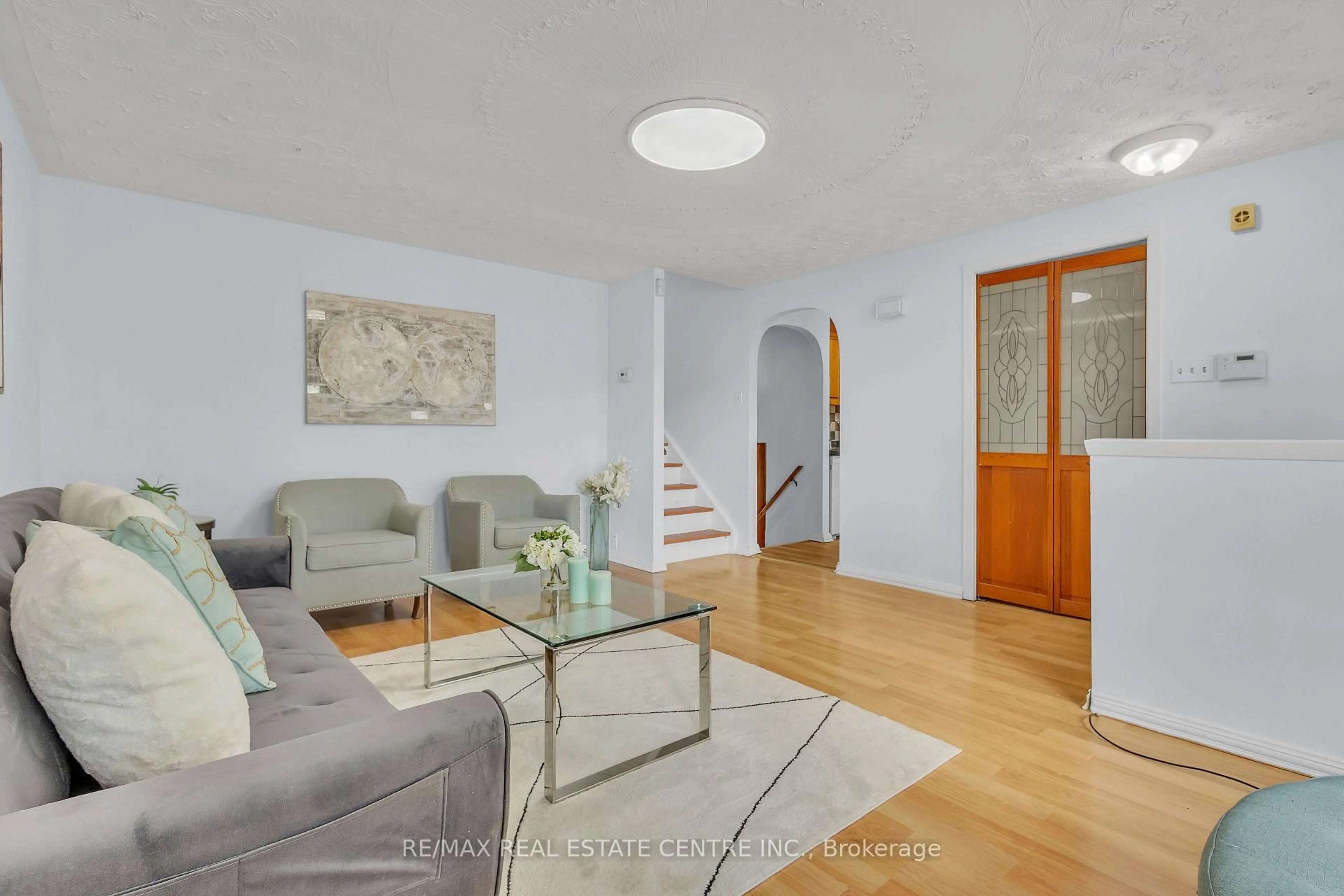 Living room with furniture, unknown for 87 Christopher Dr, Waterloo Ontario N2J 4J6