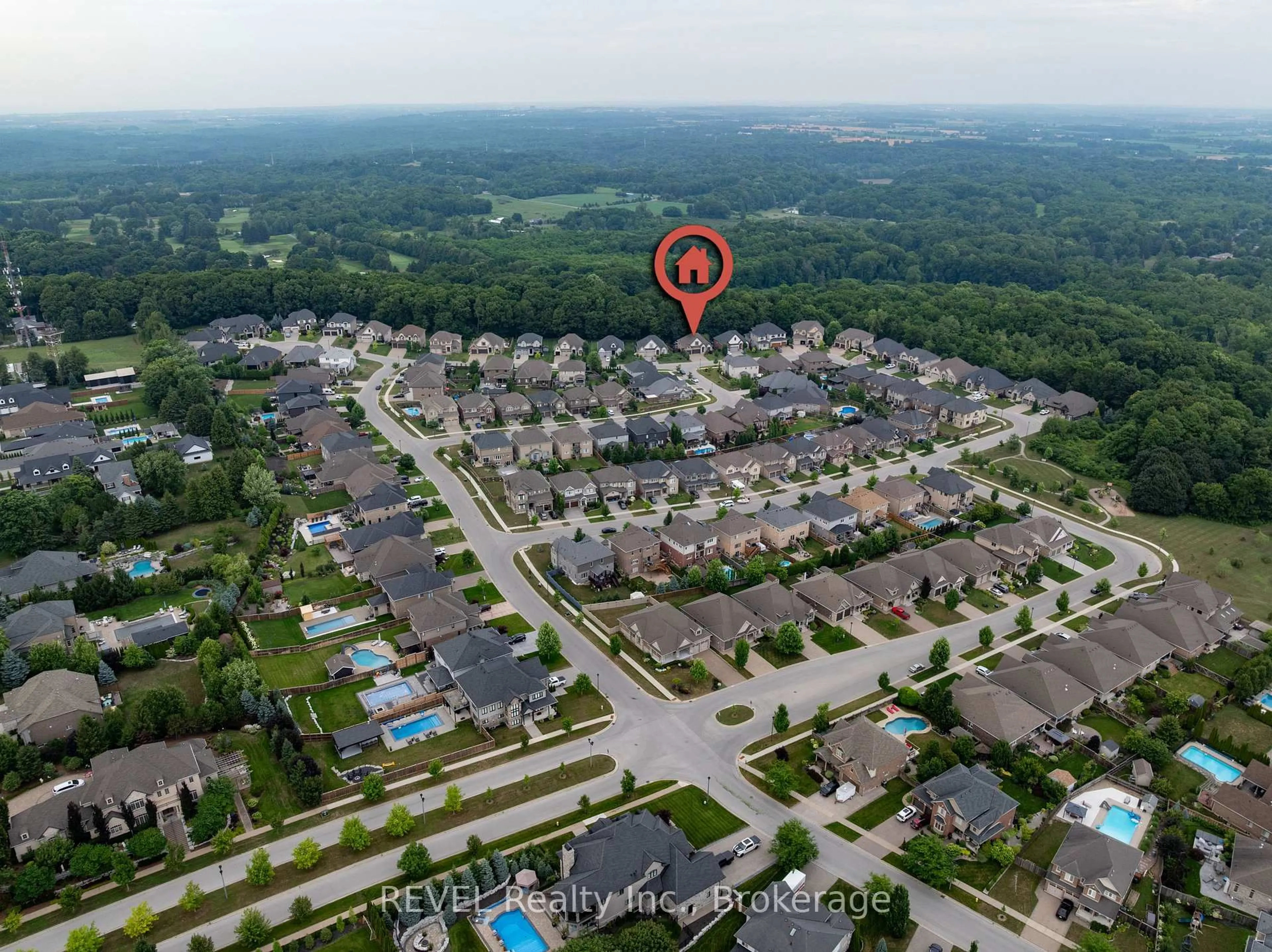 A pic from outside/outdoor area/front of a property/back of a property/a pic from drone, unknown for 46 Philmori Blvd, Pelham Ontario L0S 1E5
