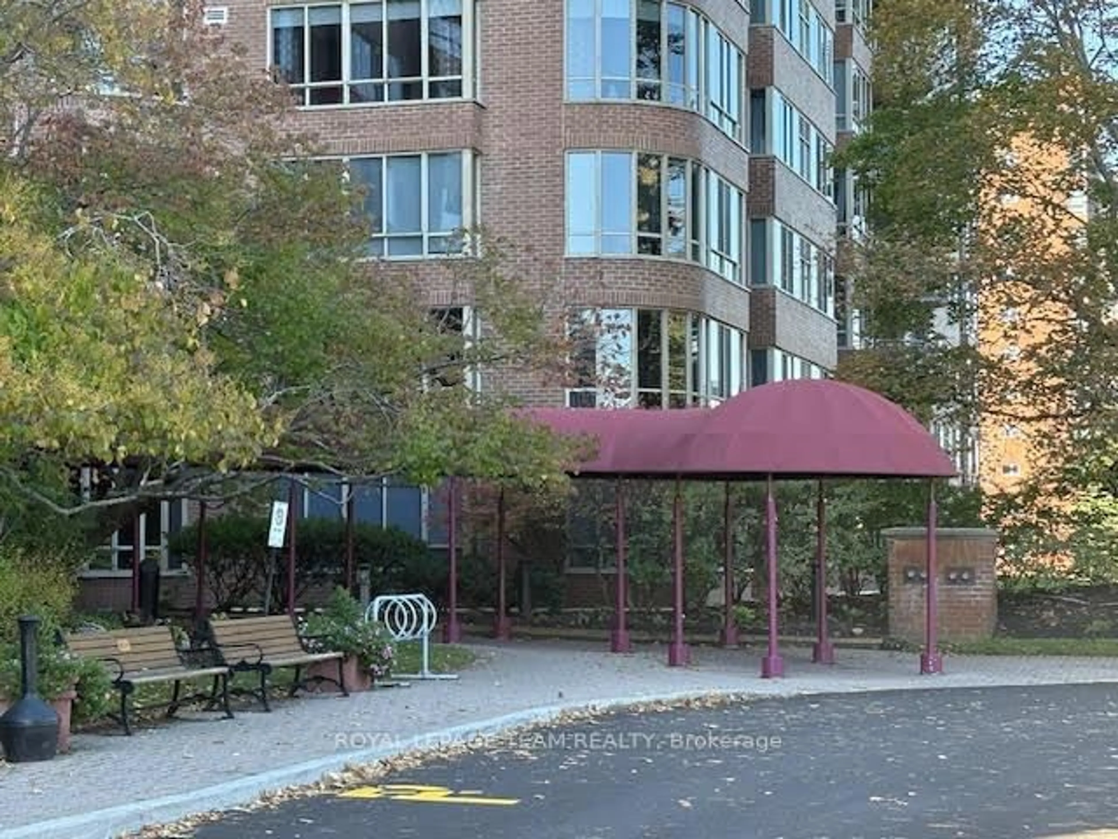 Patio, street for 100 Grant Carman Dr #1008, Ottawa Ontario K2E 8B8
