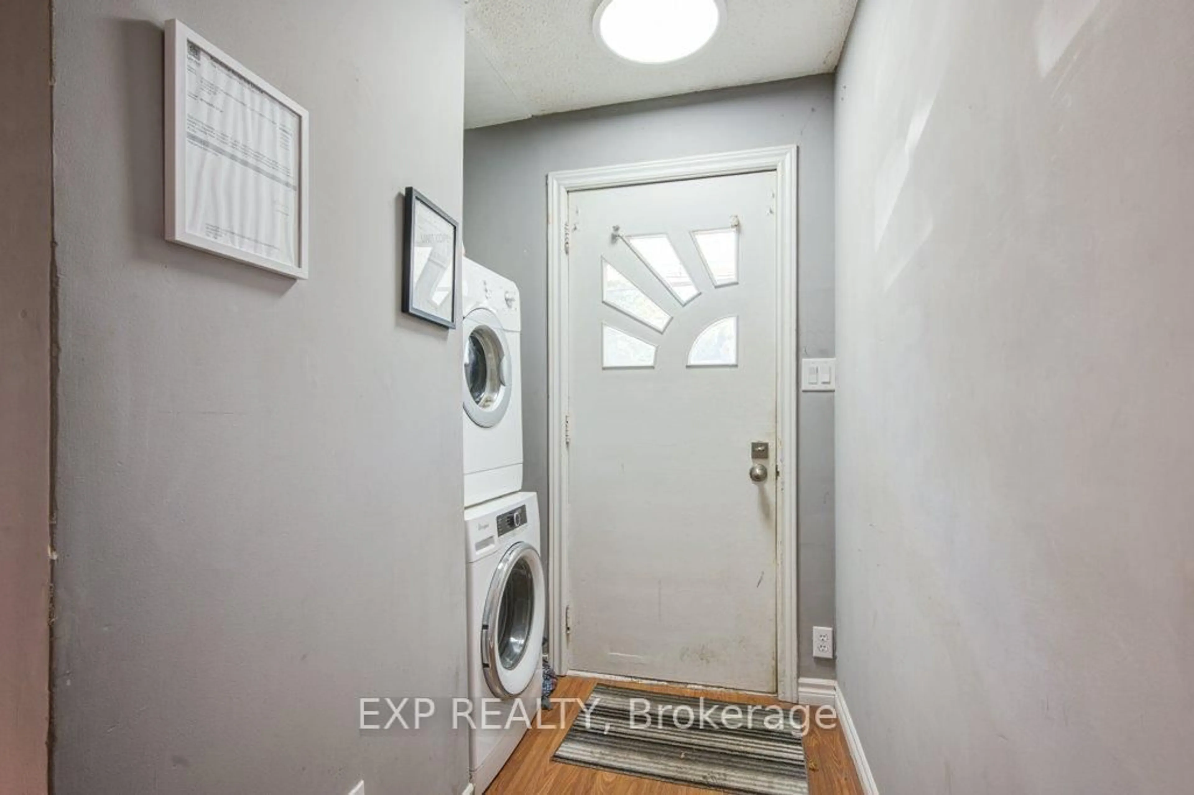 Indoor entryway for 96 Emery St, London South Ontario N6J 1R8