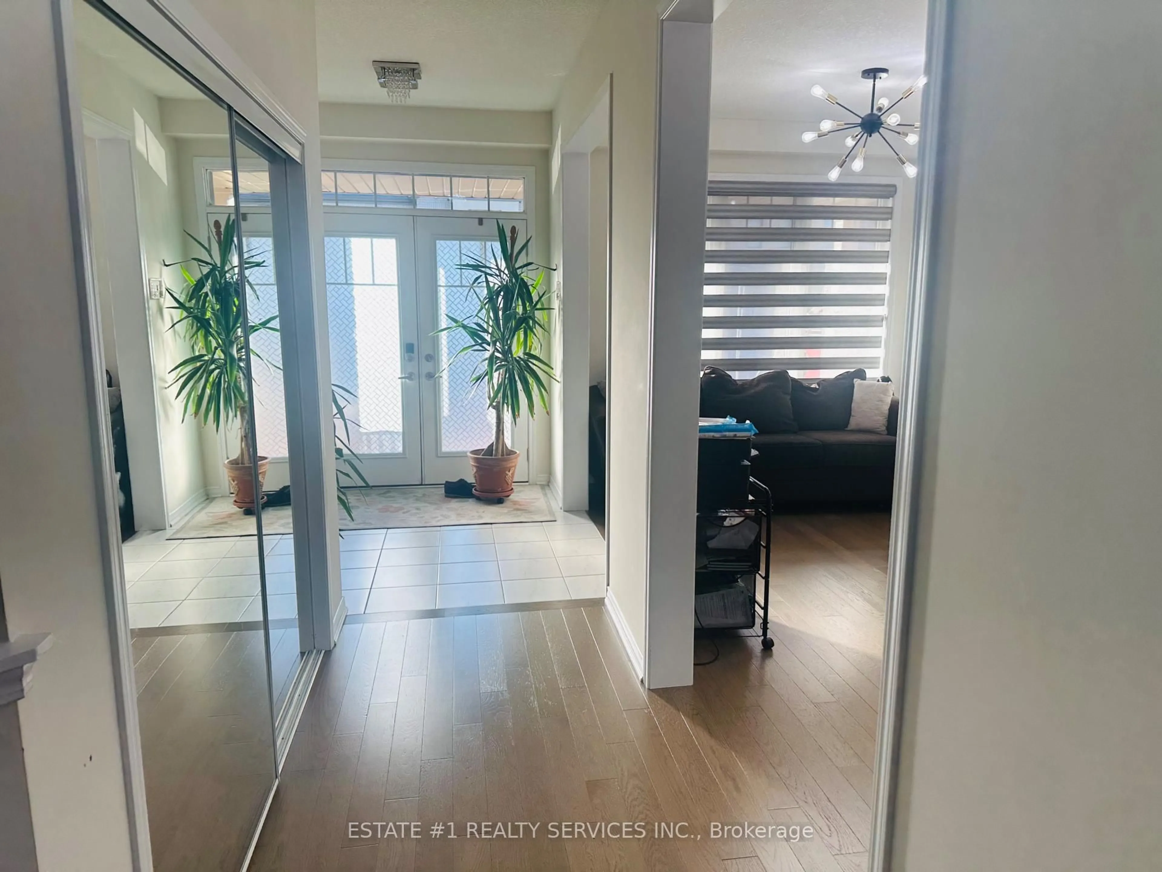 Indoor entryway for 59 July Ave, Hamilton Ontario L8J 0M4