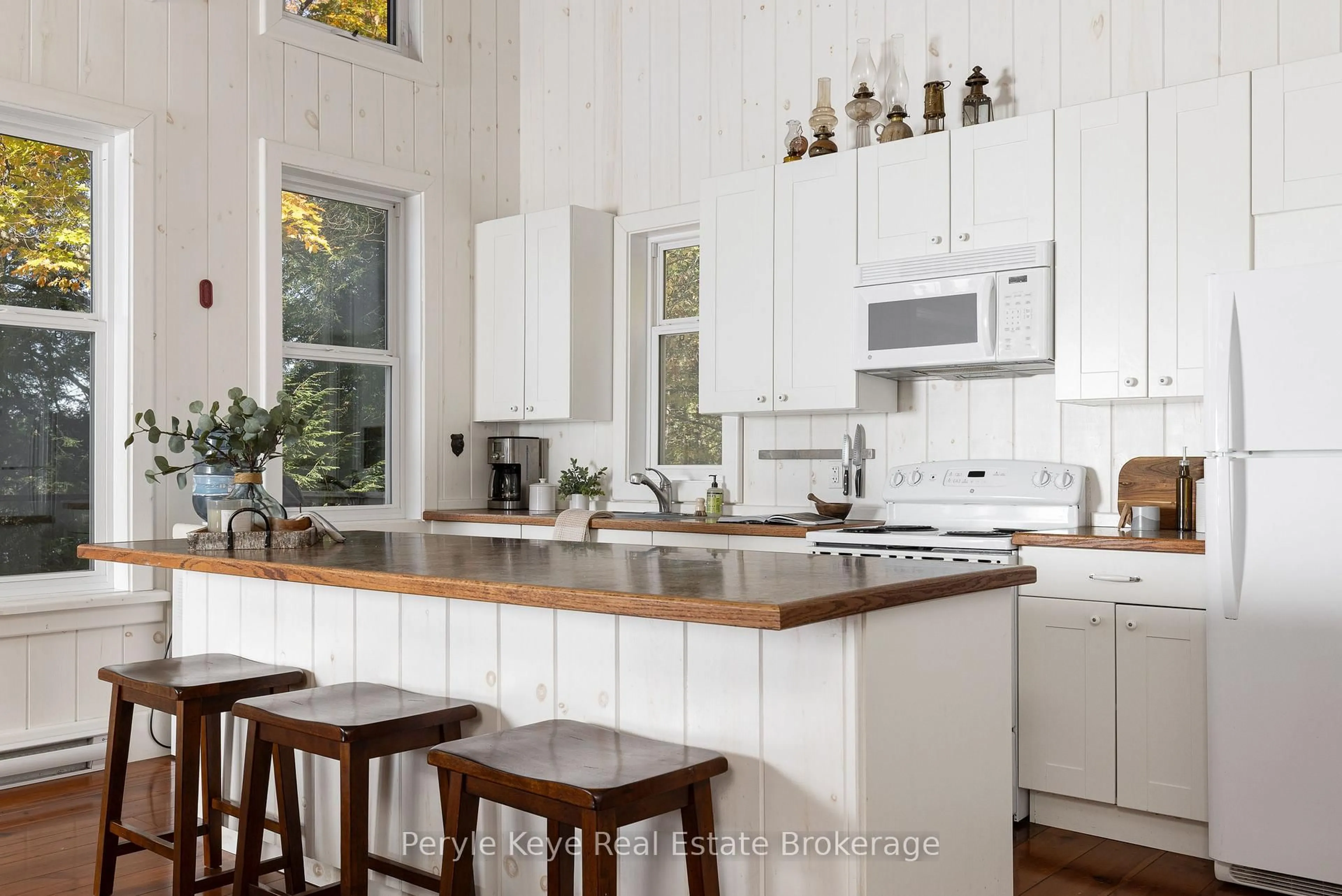 Open concept kitchen, unknown for 1127 Whispering Pines Tr, Bracebridge Ontario P0H 0A9