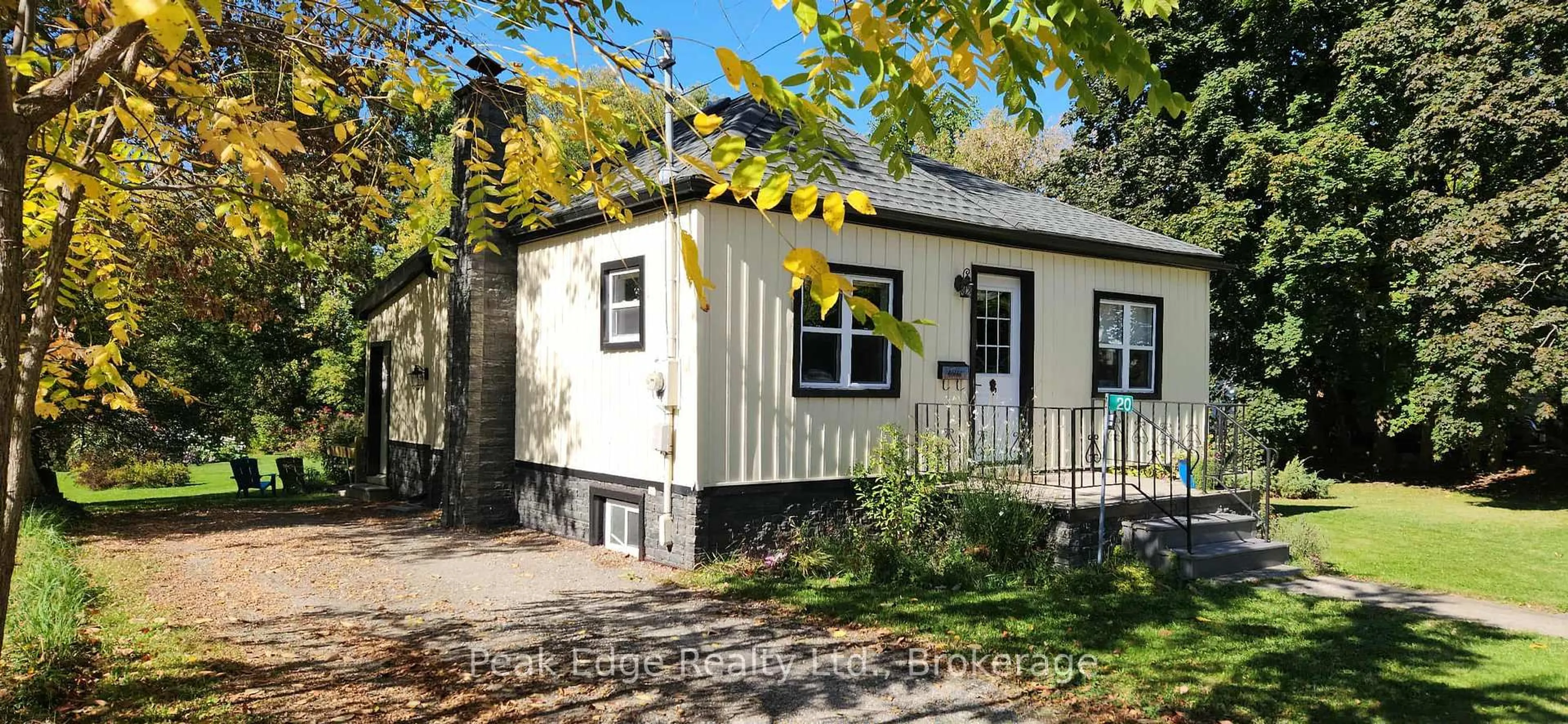 Home with vinyl exterior material, street for 20 Dirstien Street South St, Brockton Ontario N0G 1S0