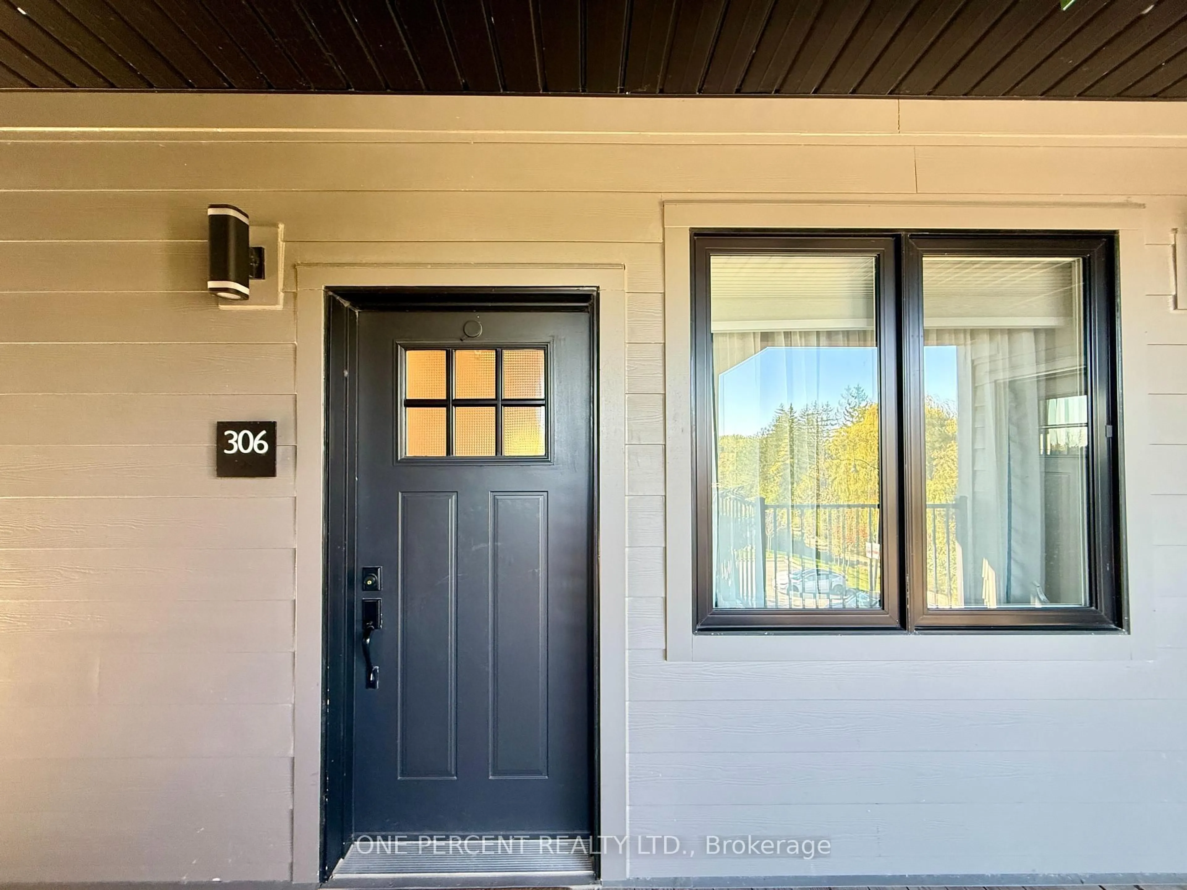 Indoor entryway for 12 Beckwith Lane #306, Blue Mountains Ontario L9Y 0A4