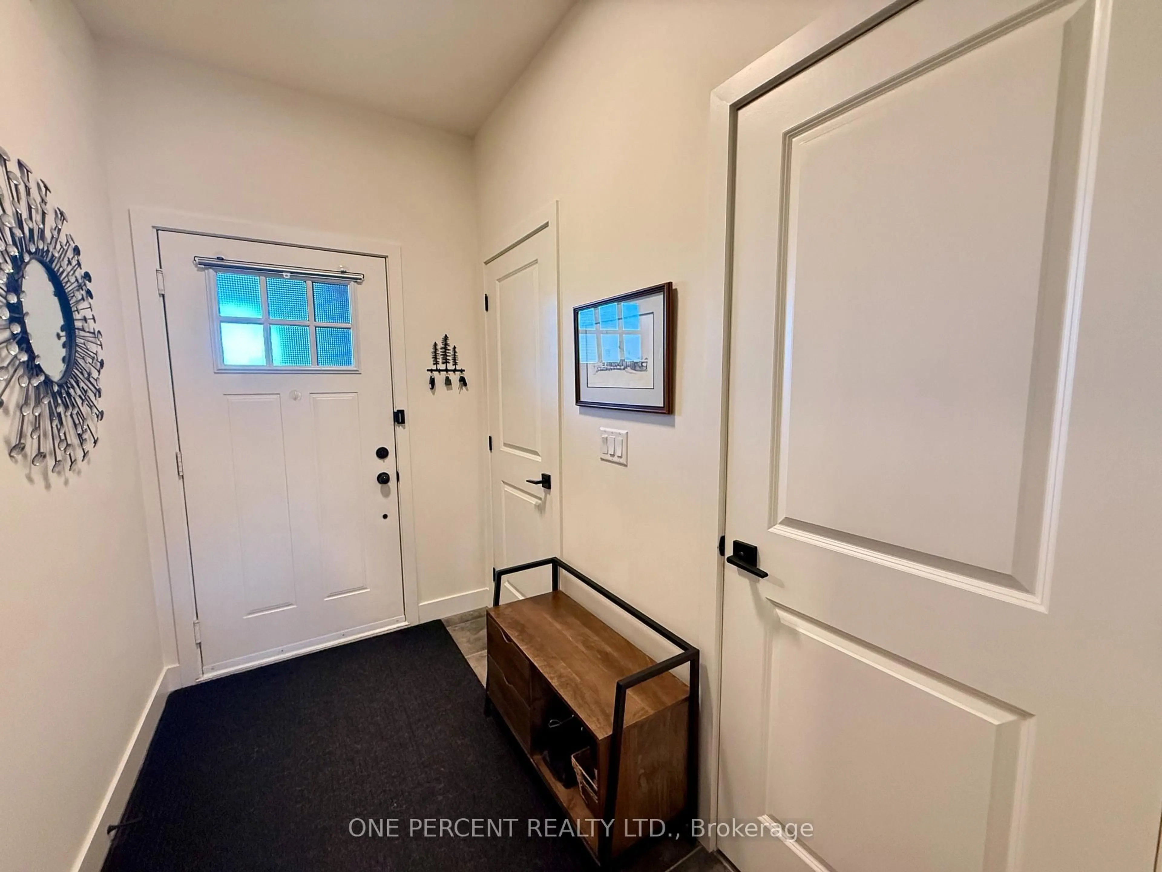Indoor entryway for 12 Beckwith Lane #306, Blue Mountains Ontario L9Y 0A4