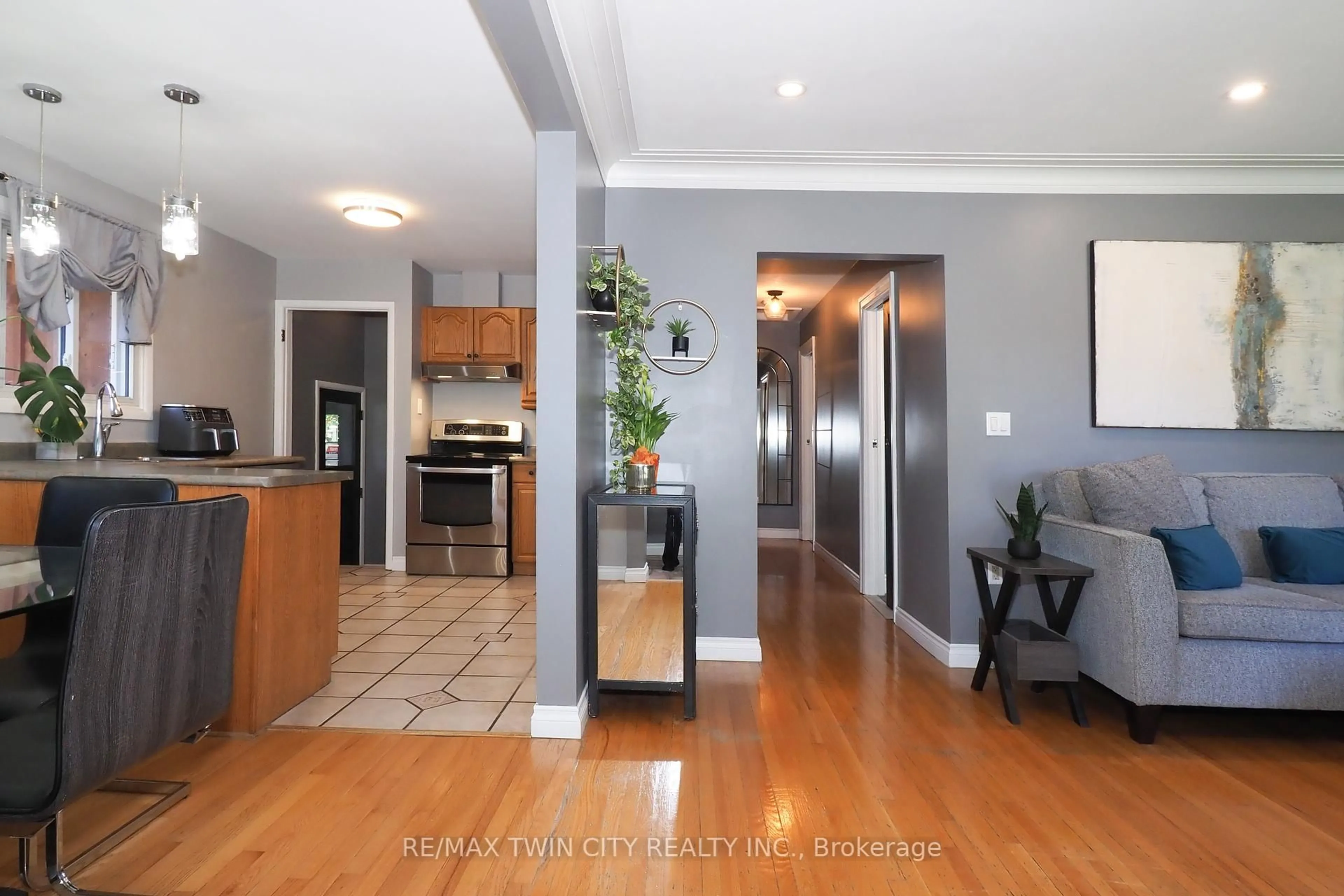 Indoor entryway for 50 Highman Ave, Cambridge Ontario N1R 3L7