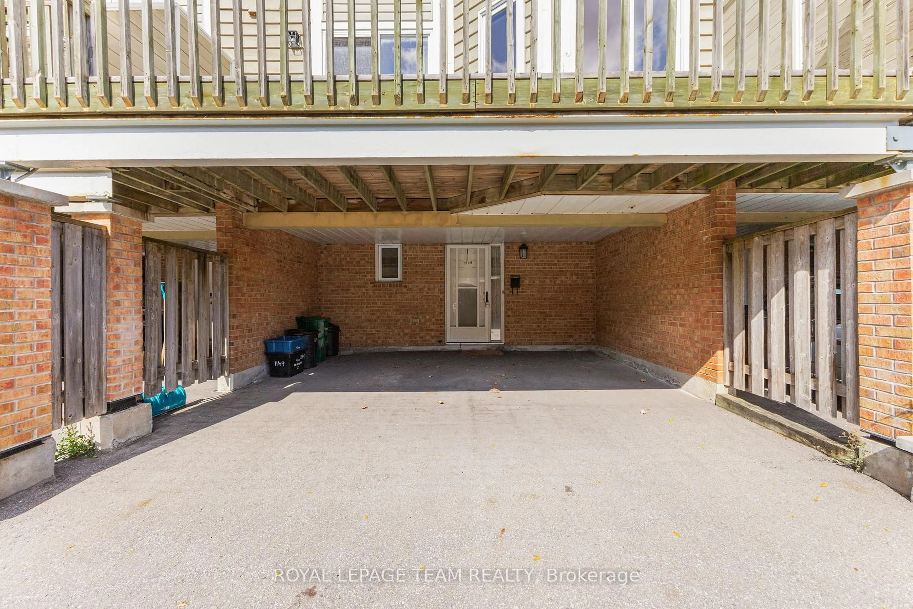 A pic from outside/outdoor area/front of a property/back of a property/a pic from drone, unknown for 1149 Chimney Hill Way #14, Ottawa Ontario K1J 8Z9
