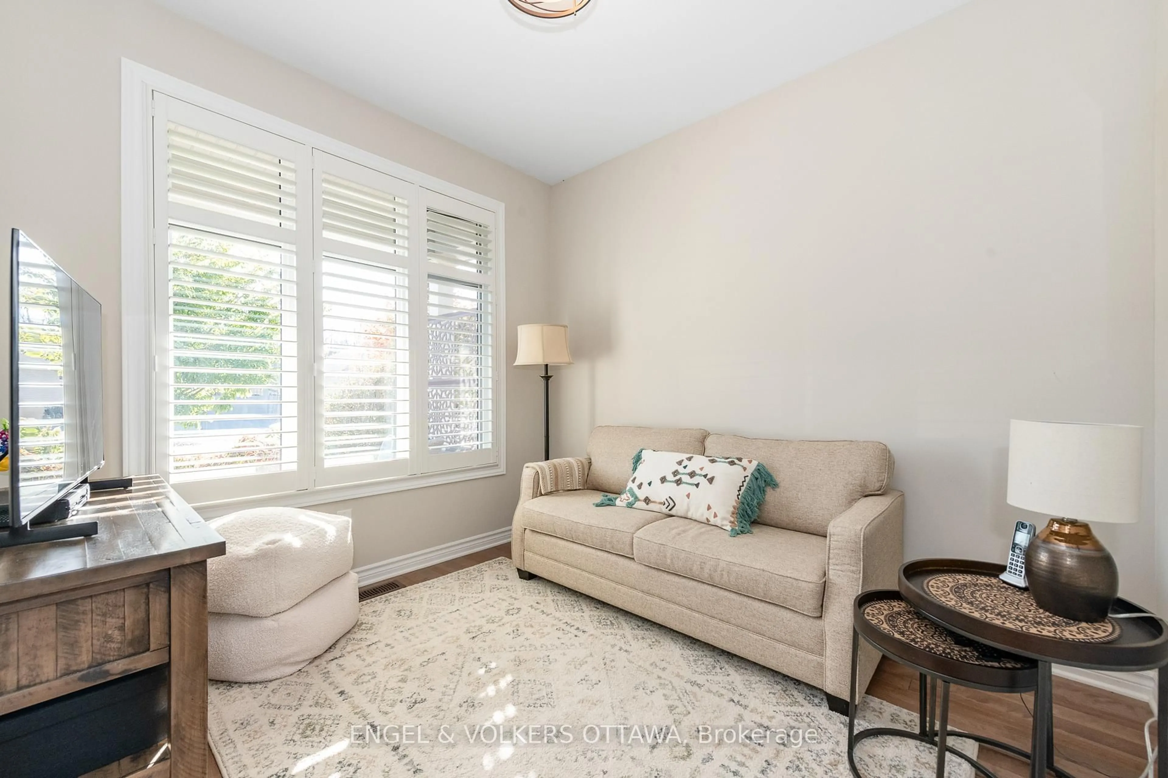 Living room with furniture, unknown for 303 Equinelle Dr, North Grenville Ontario K0G 1J0