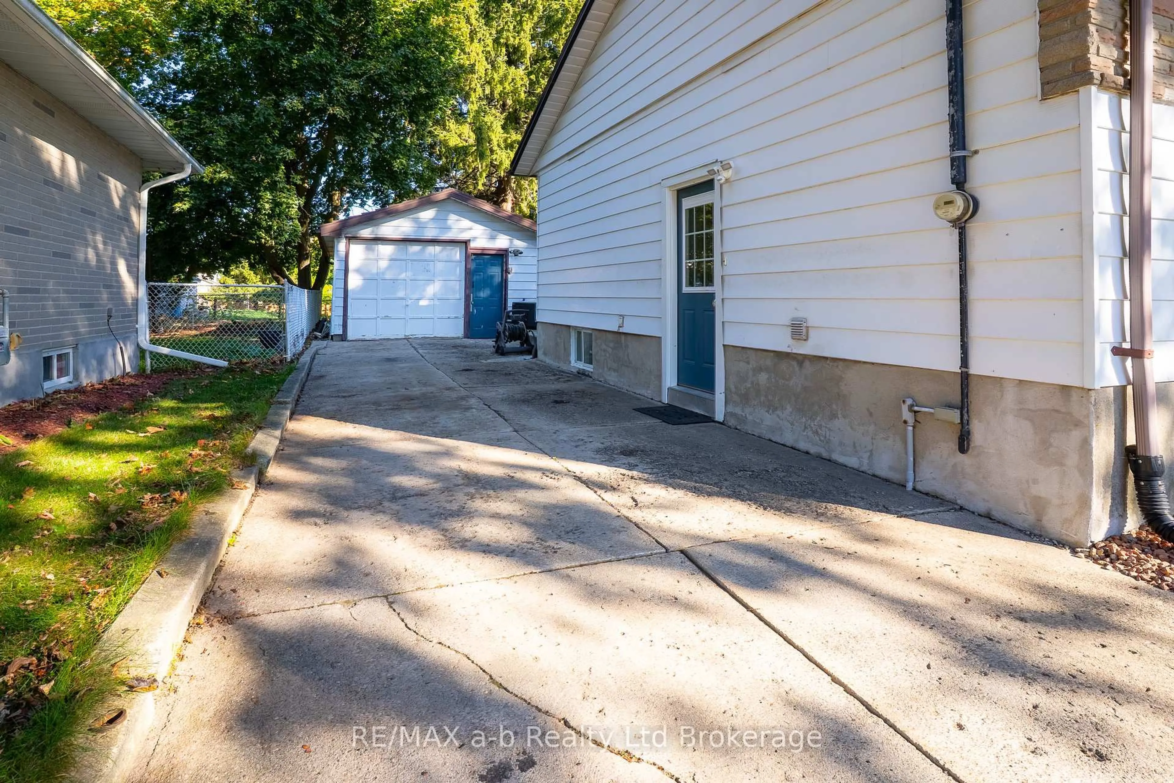 Unknown for 865 Alice St, Woodstock Ontario N4S 2J5