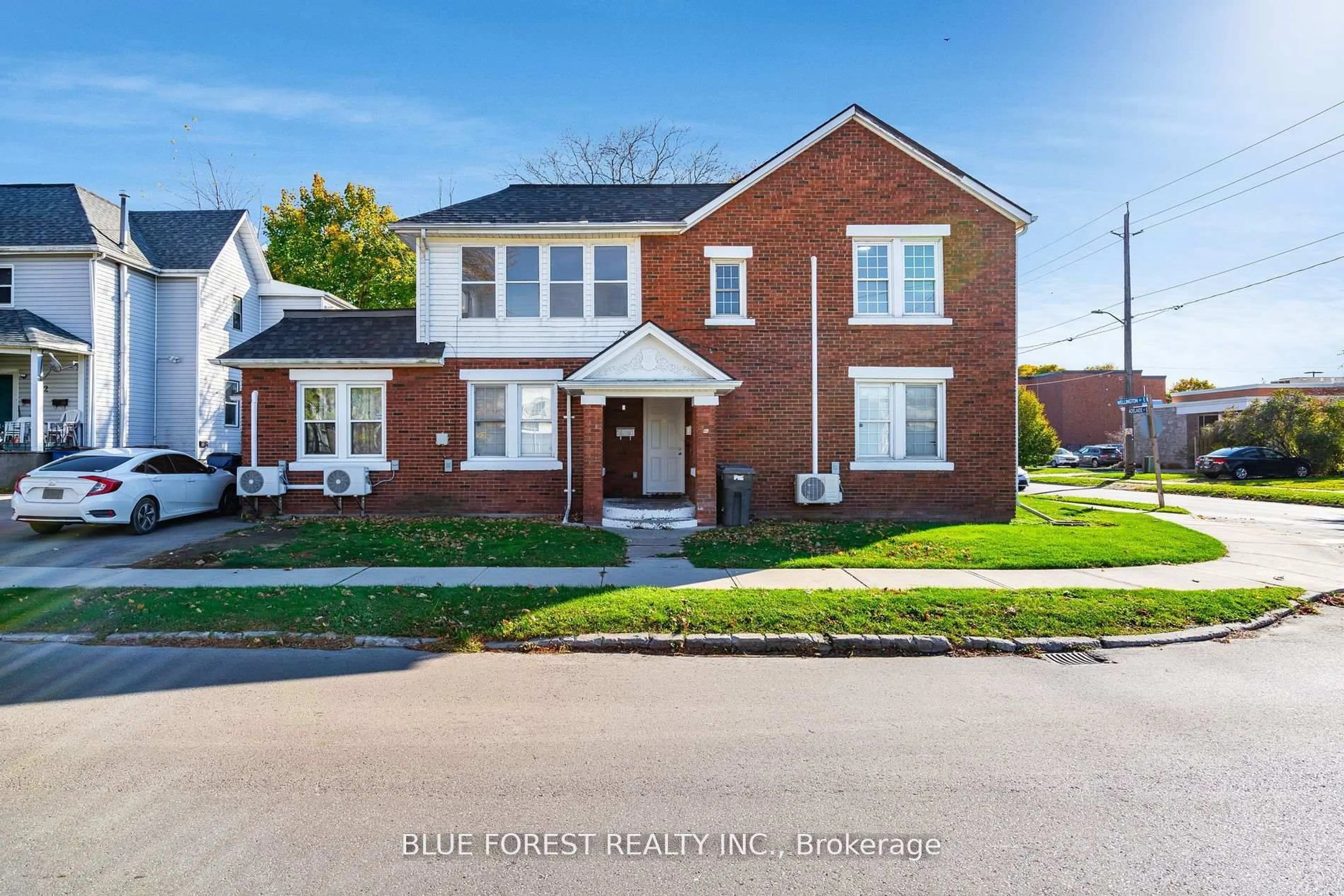 Home with brick exterior material, street for 46-48 Wellington St, Chatham-Kent Ontario N7M 3N9