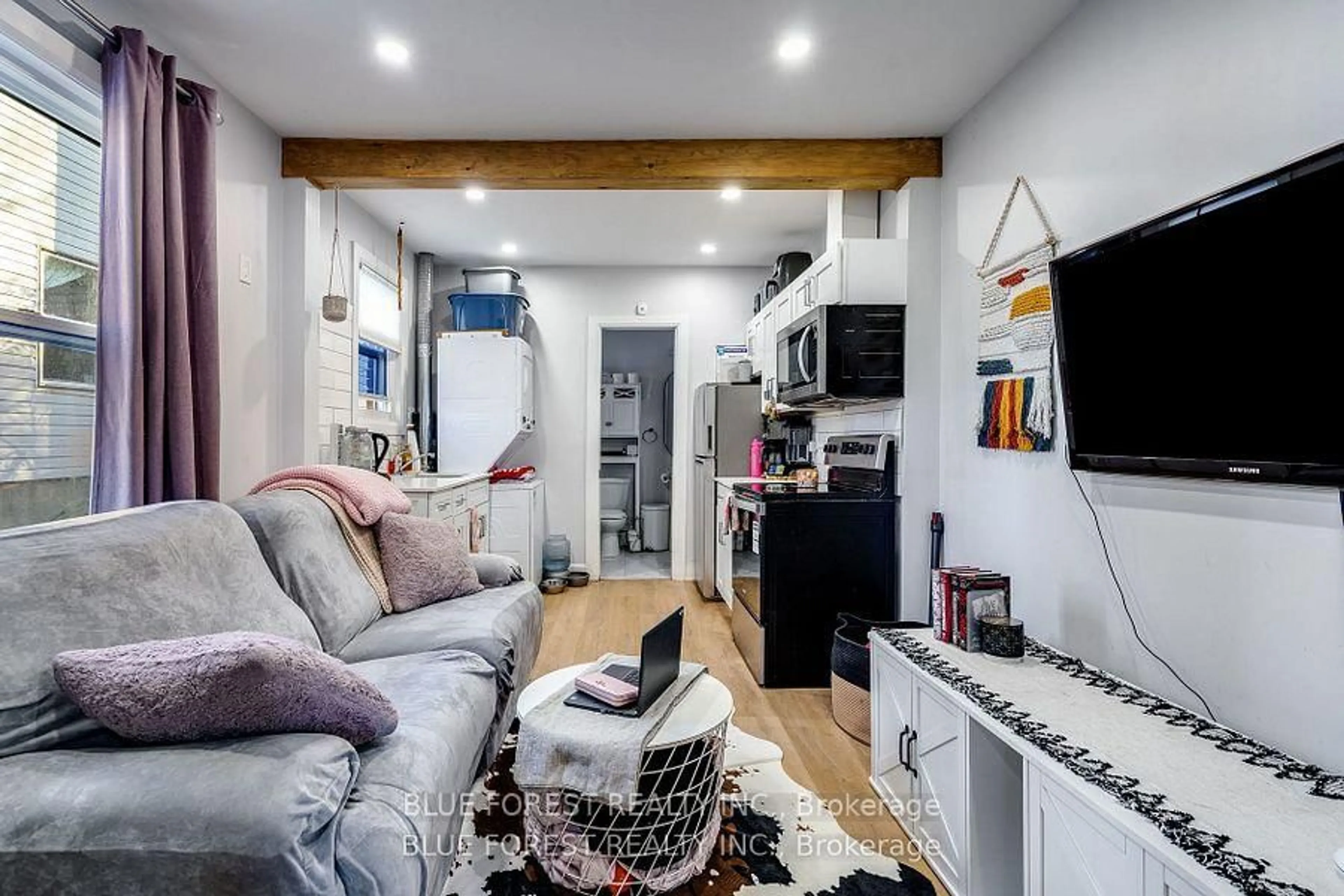 Living room with furniture, unknown for 46-48 Wellington St, Chatham-Kent Ontario N7M 3N9