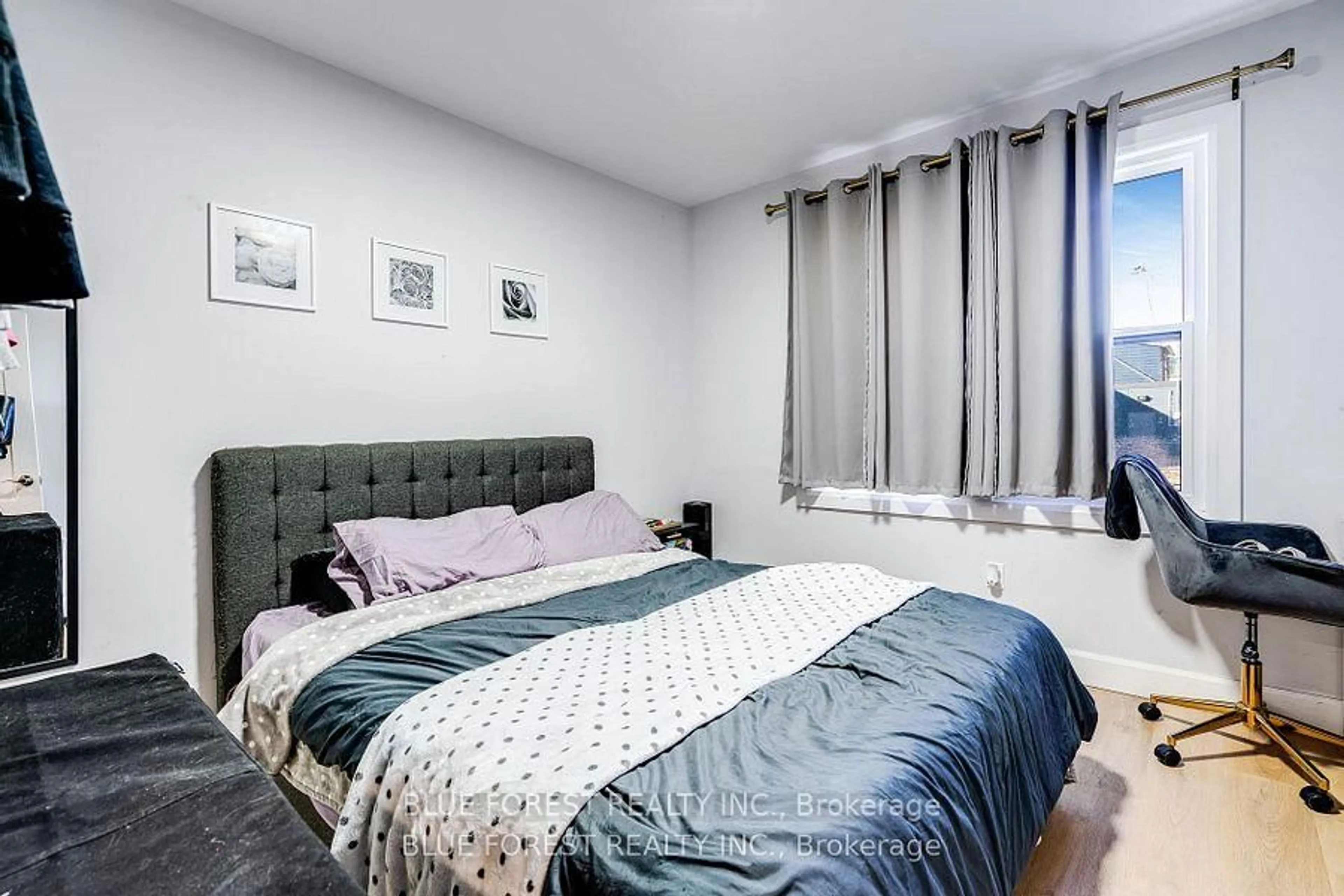 Bedroom with bed, carpet floor for 46-48 Wellington St, Chatham-Kent Ontario N7M 3N9