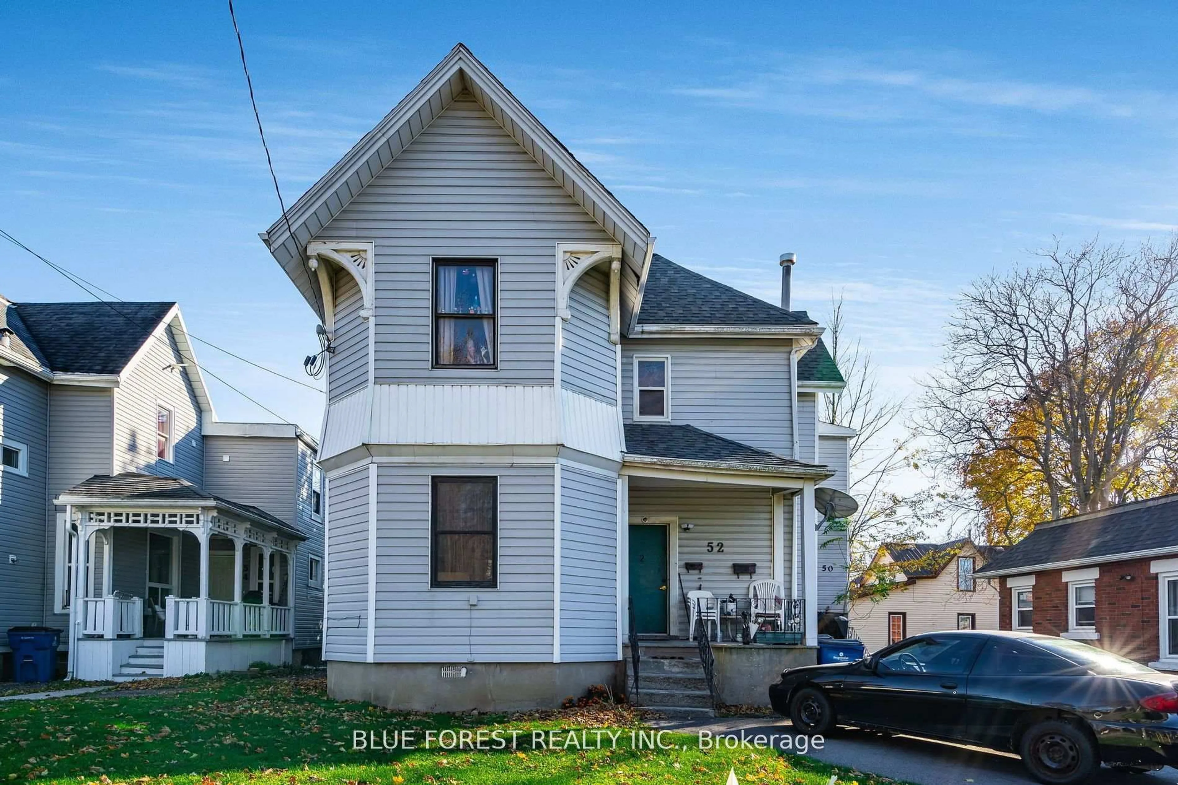 Home with vinyl exterior material, street for 50-52 Wellington St, Chatham-Kent Ontario N7M 3N9