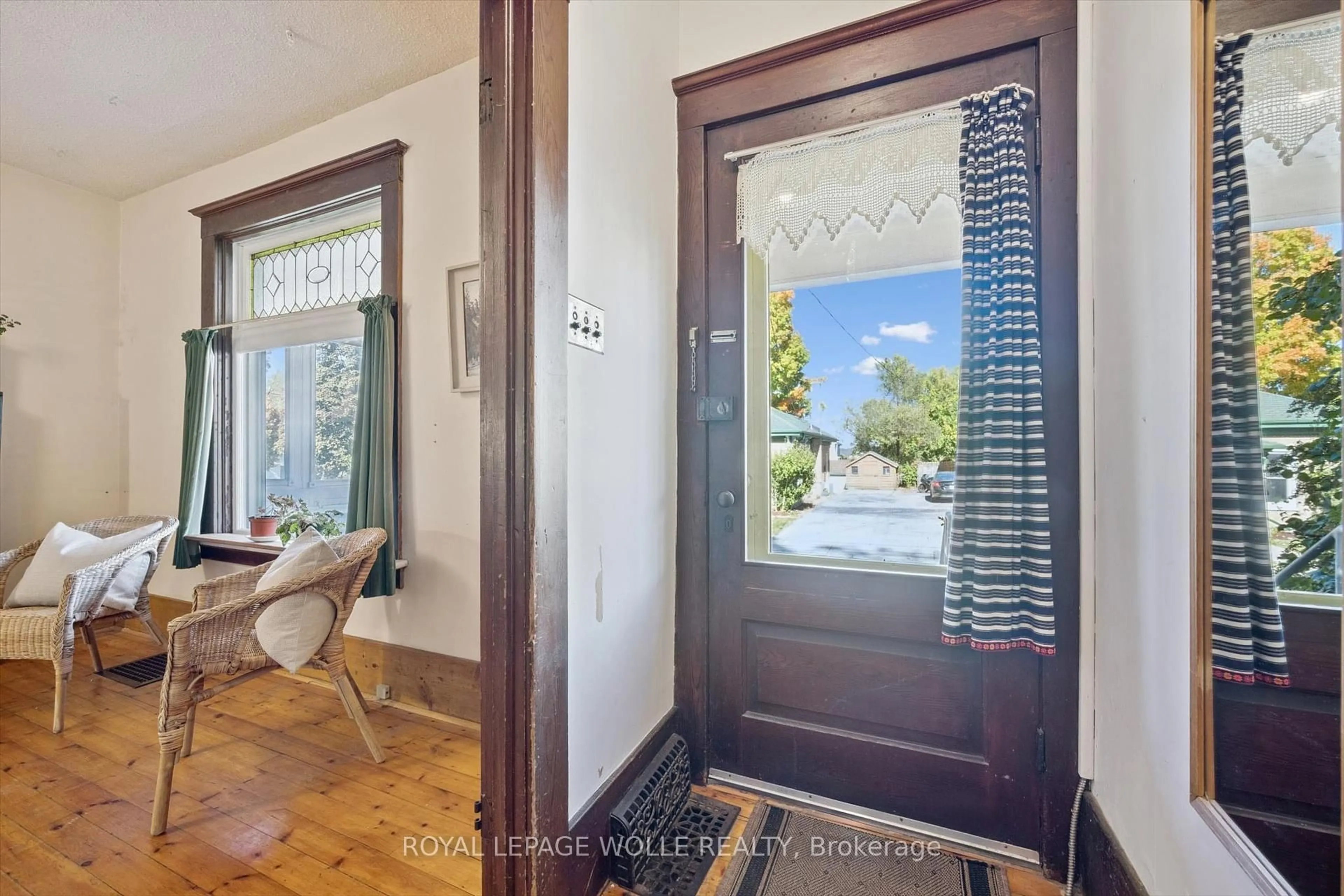 Indoor entryway for 137 Church St, Kitchener Ontario N2G 2S5