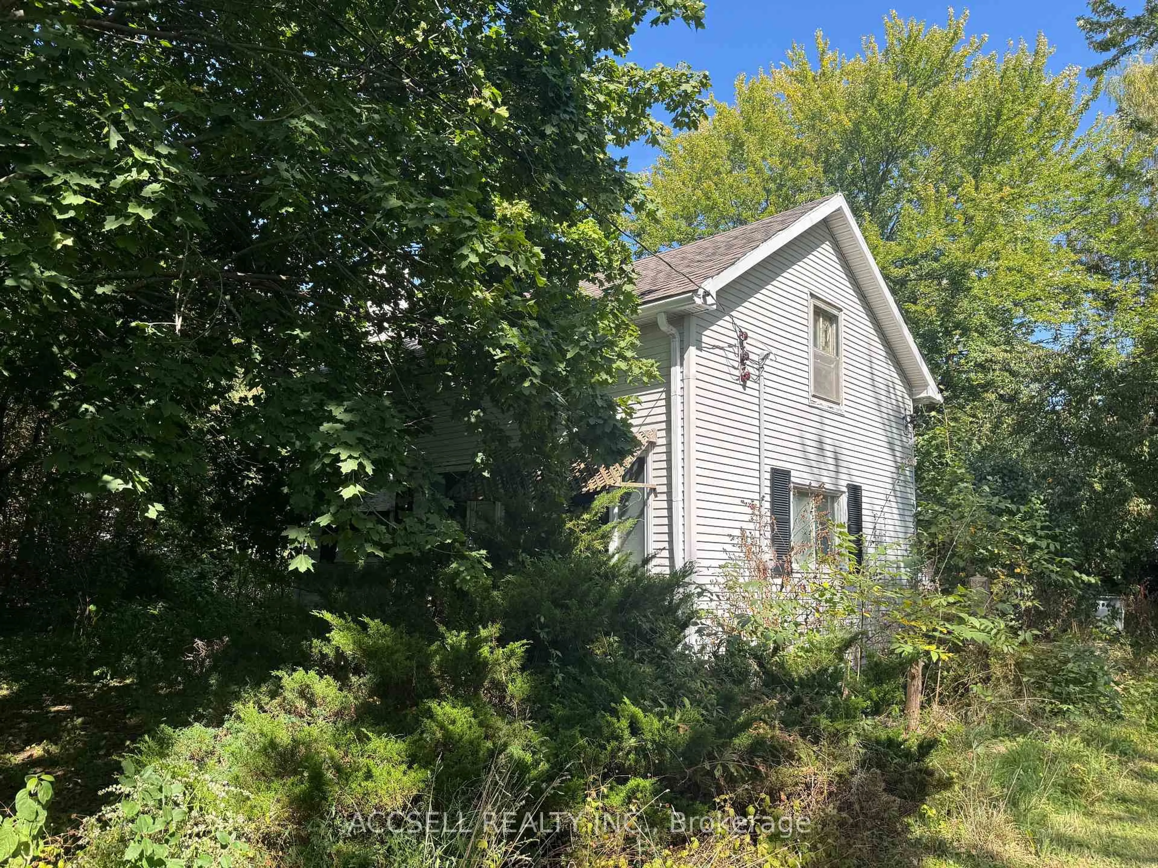 A pic from outside/outdoor area/front of a property/back of a property/a pic from drone, building for 34698 Lieury Rd, North Middlesex Ontario N0M 2K0