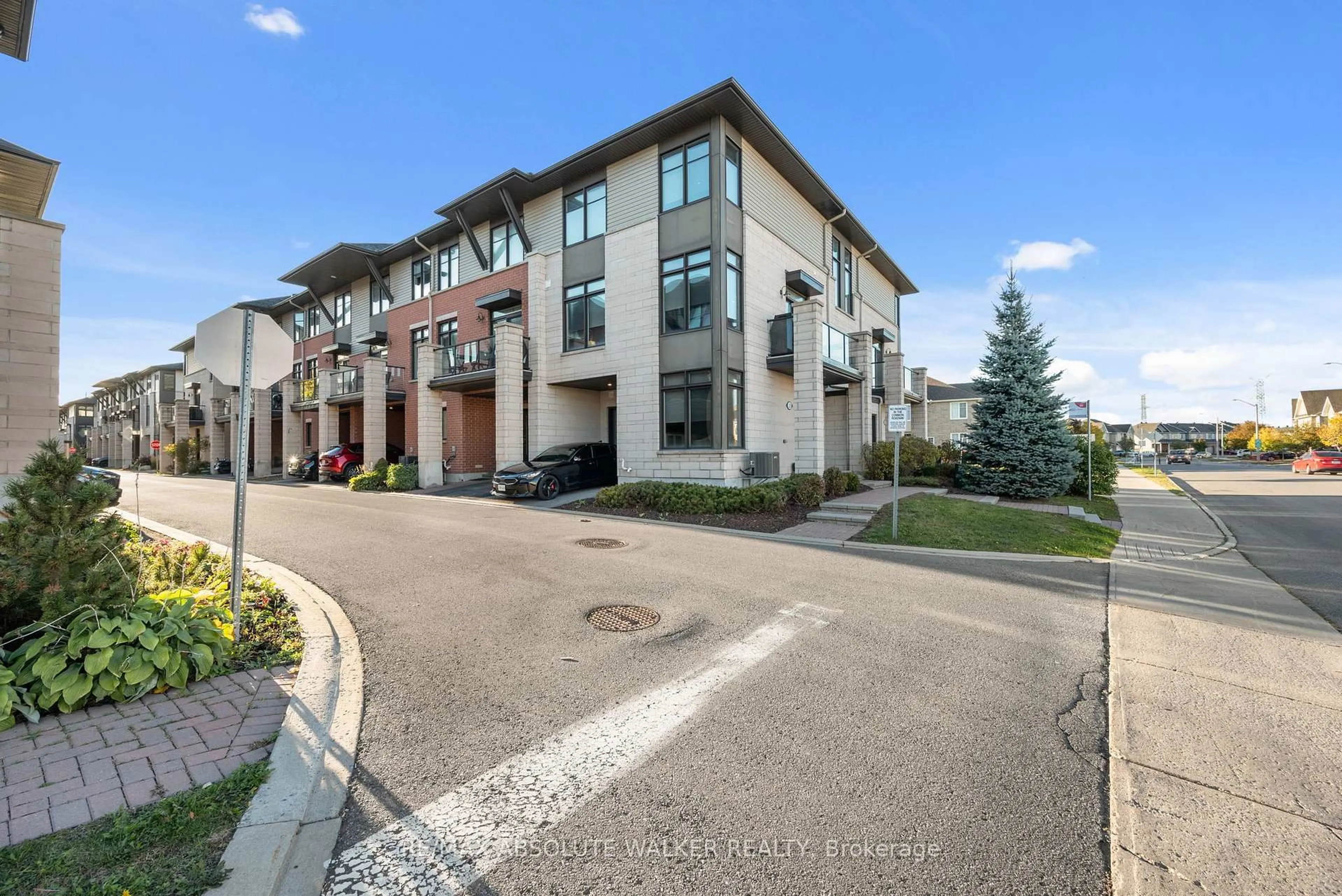 Patio, street for 129 Chaperal Private, Ottawa Ontario K4A 0T6