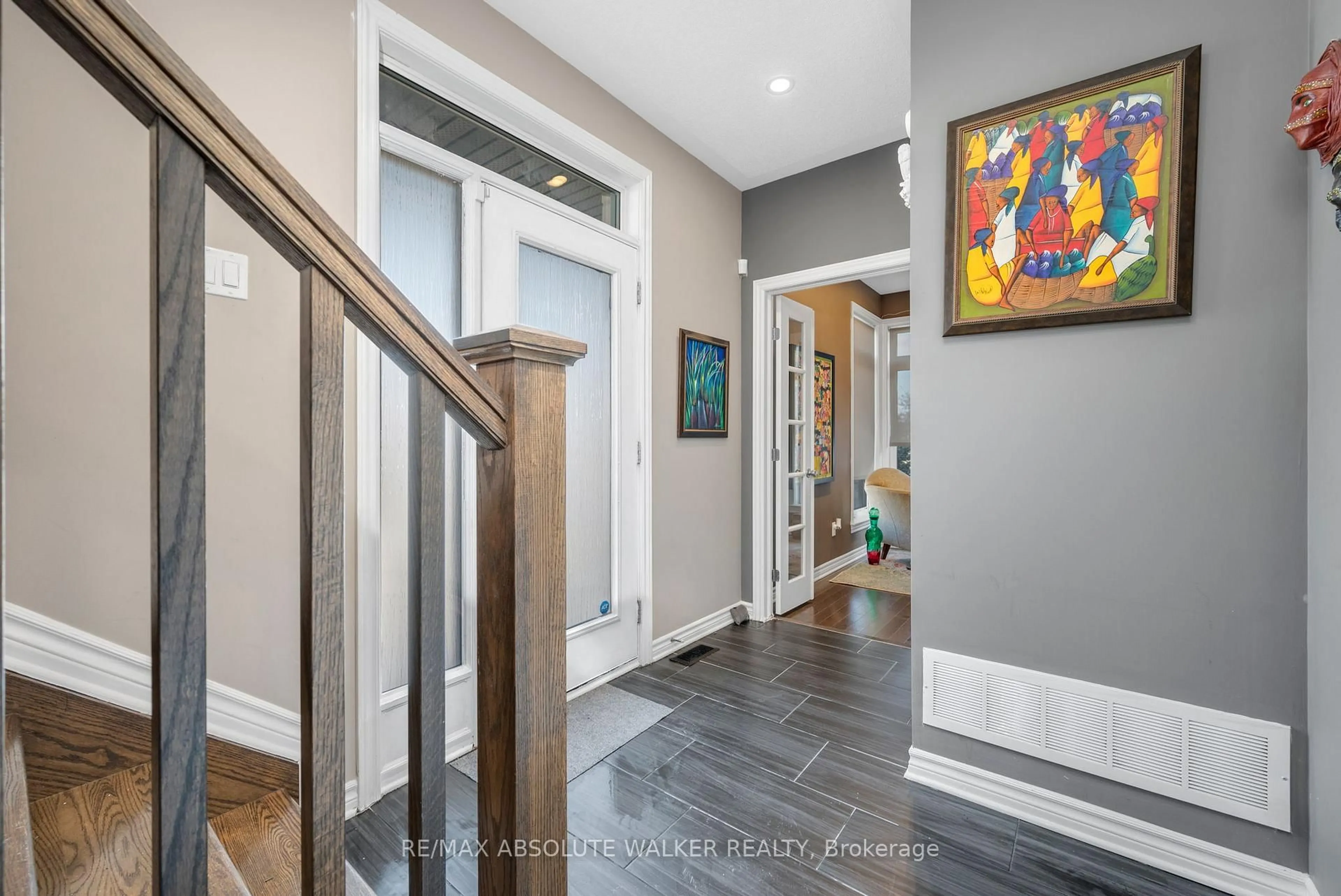 Indoor entryway for 129 Chaperal Private, Ottawa Ontario K4A 0T6