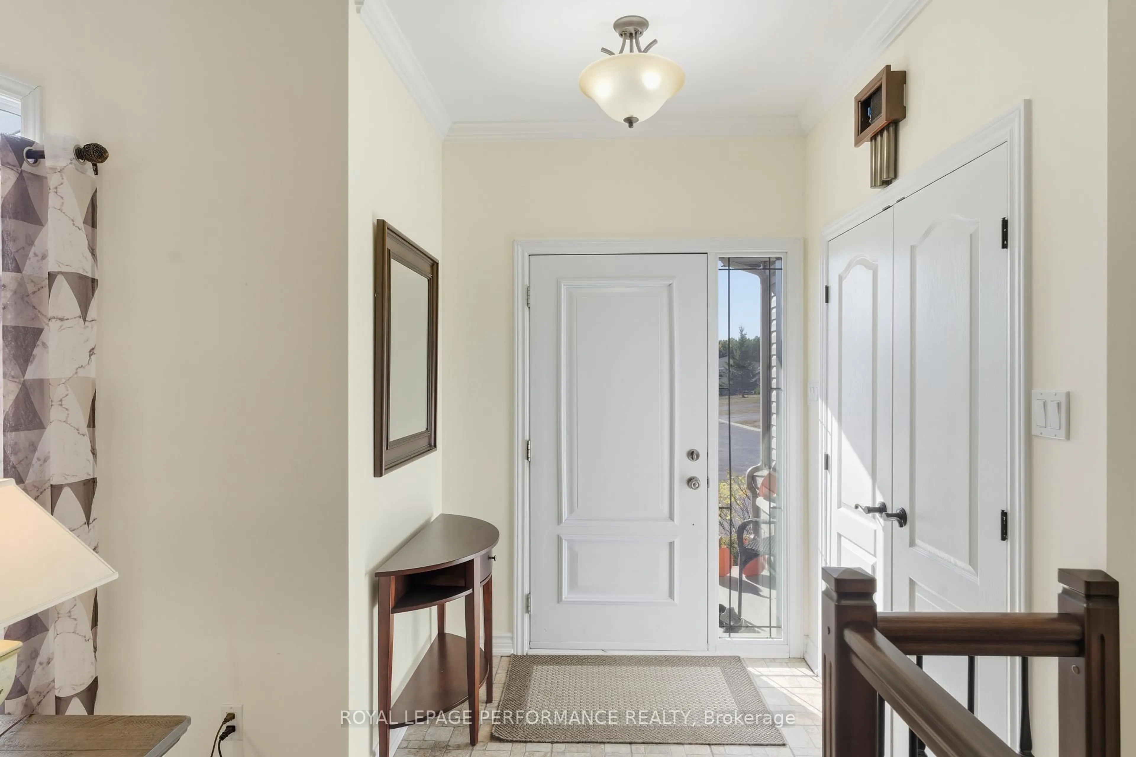 Indoor entryway for 104 Pitre St, Alfred and Plantagenet Ontario K0B 1A0