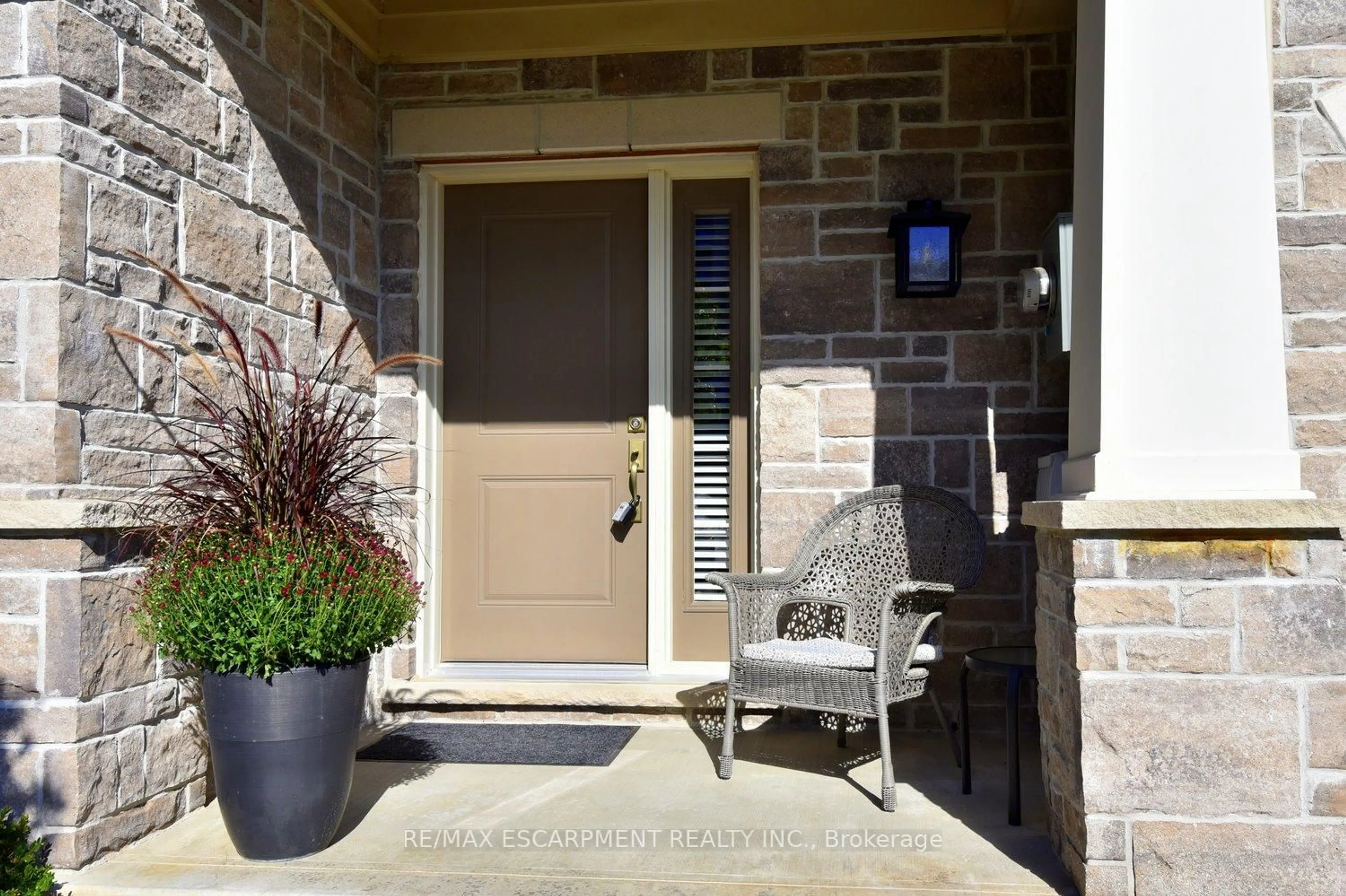 Indoor entryway for 40 Hamilton St #7, Hamilton Ontario L8B 1V8