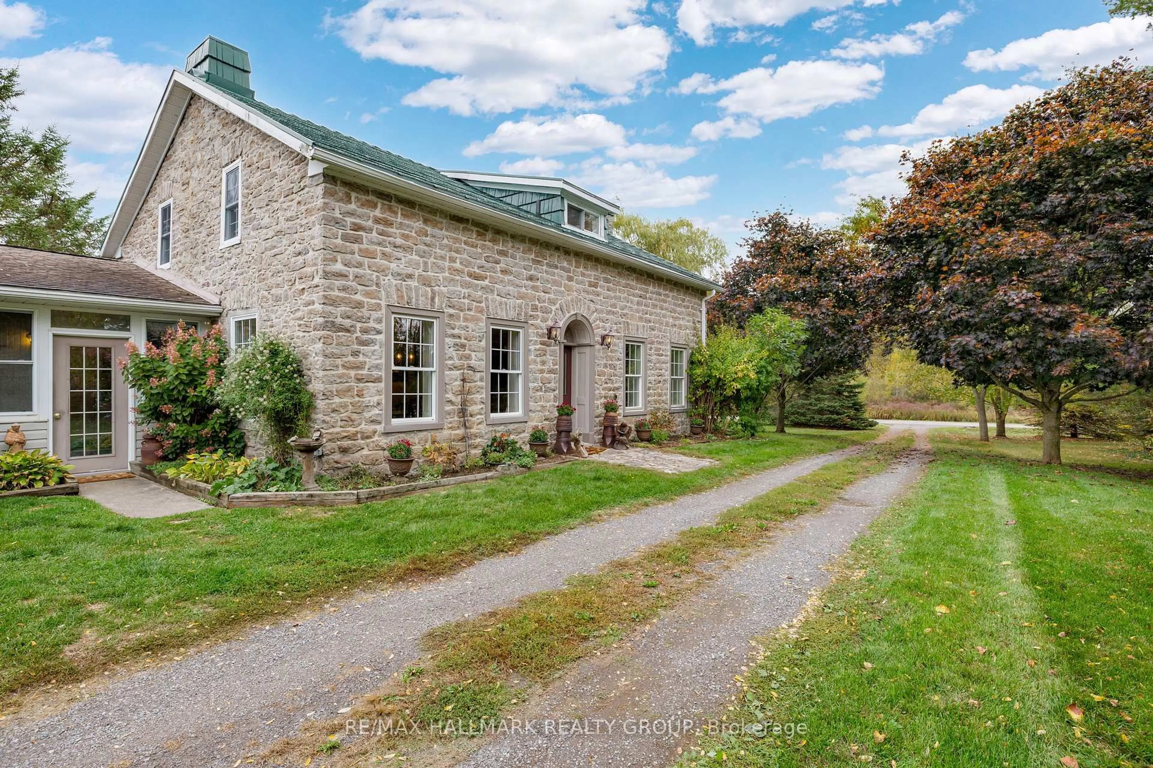 A pic from outside/outdoor area/front of a property/back of a property/a pic from drone, building for 5952 Bains Rd, Elizabethtown-Kitley Ontario K6V 5T5