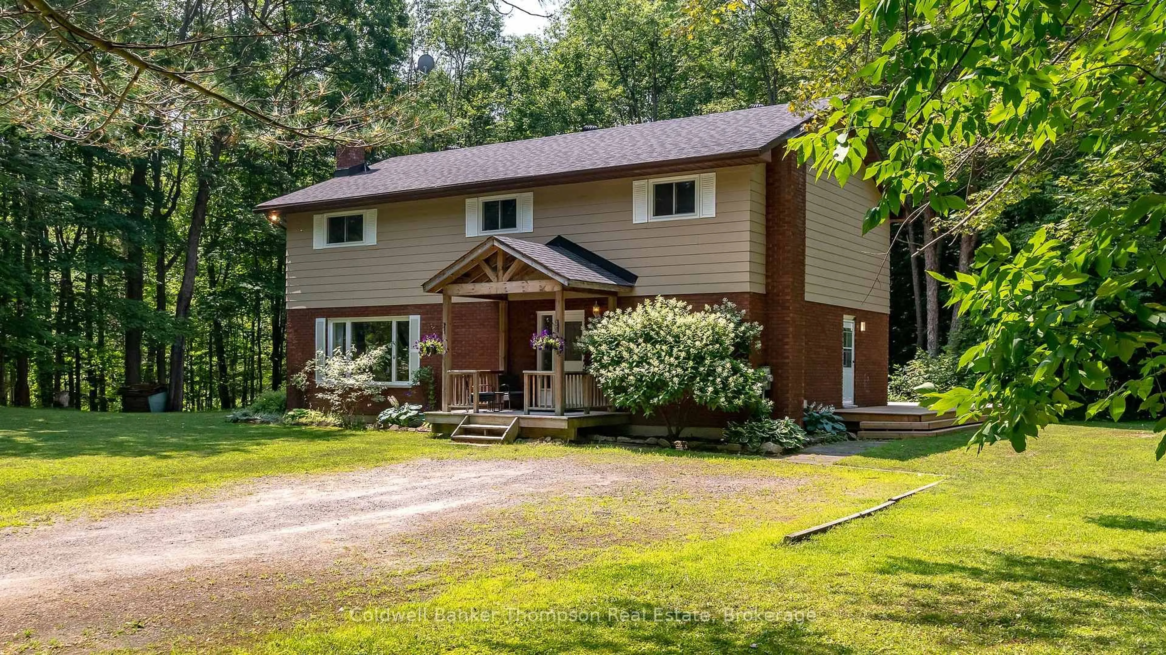 Home with vinyl exterior material, street for 40 White Birch Lane, Huntsville Ontario P1H 0G7