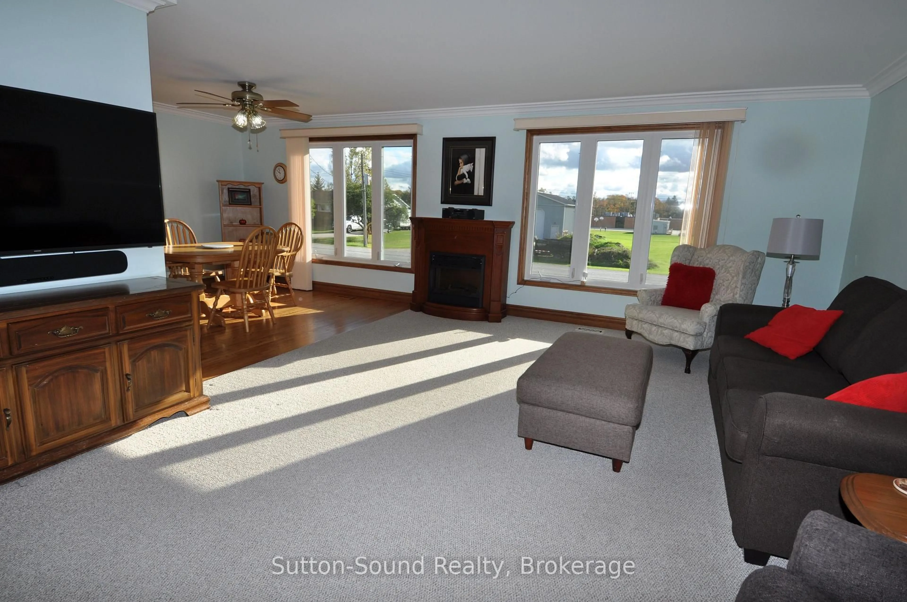 Living room with furniture, unknown for 232 Finden St, Georgian Bluffs Ontario N4K 6V5
