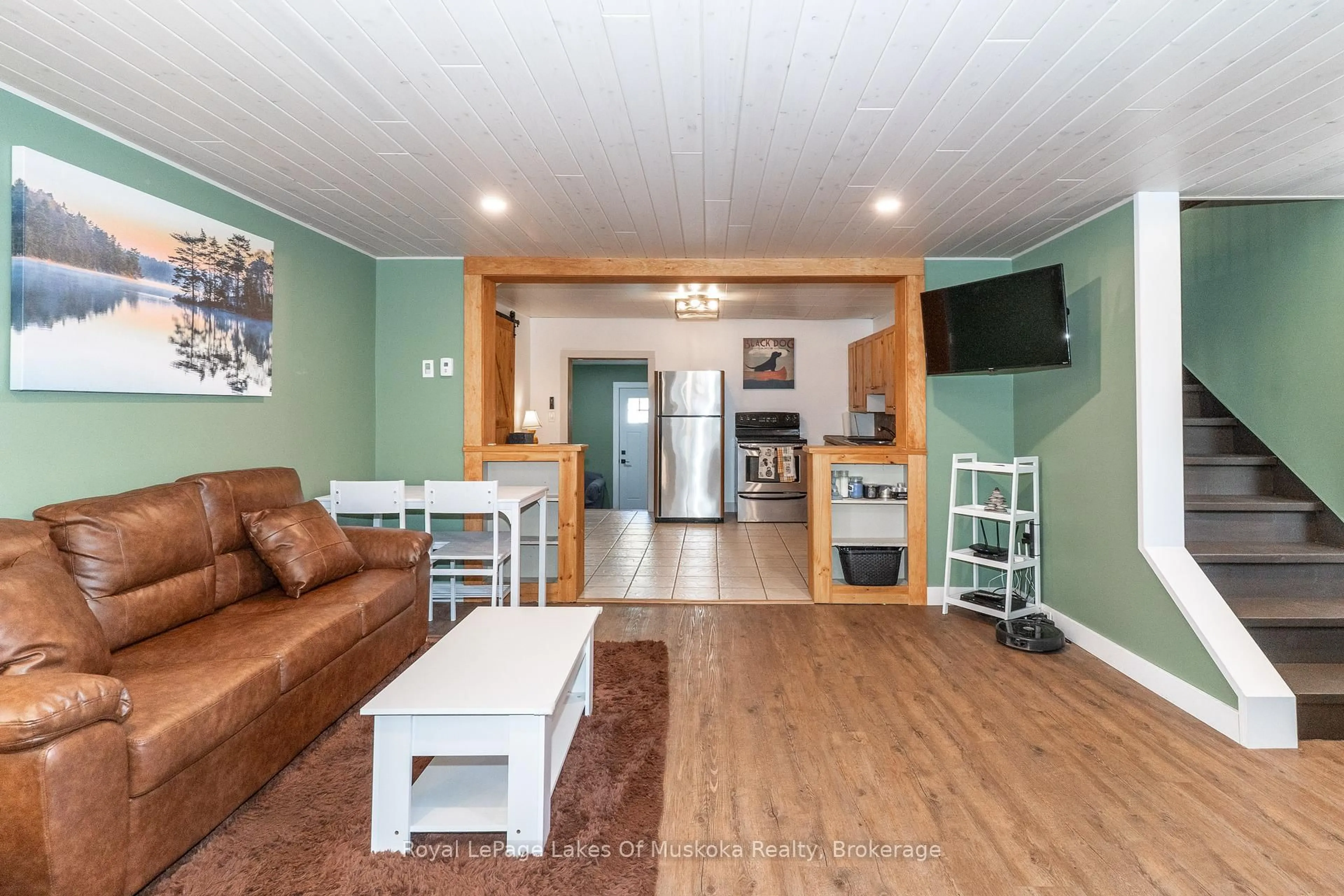 Living room with furniture, unknown for 570 Pinedale Rd, Gravenhurst Ontario P1P 1M1