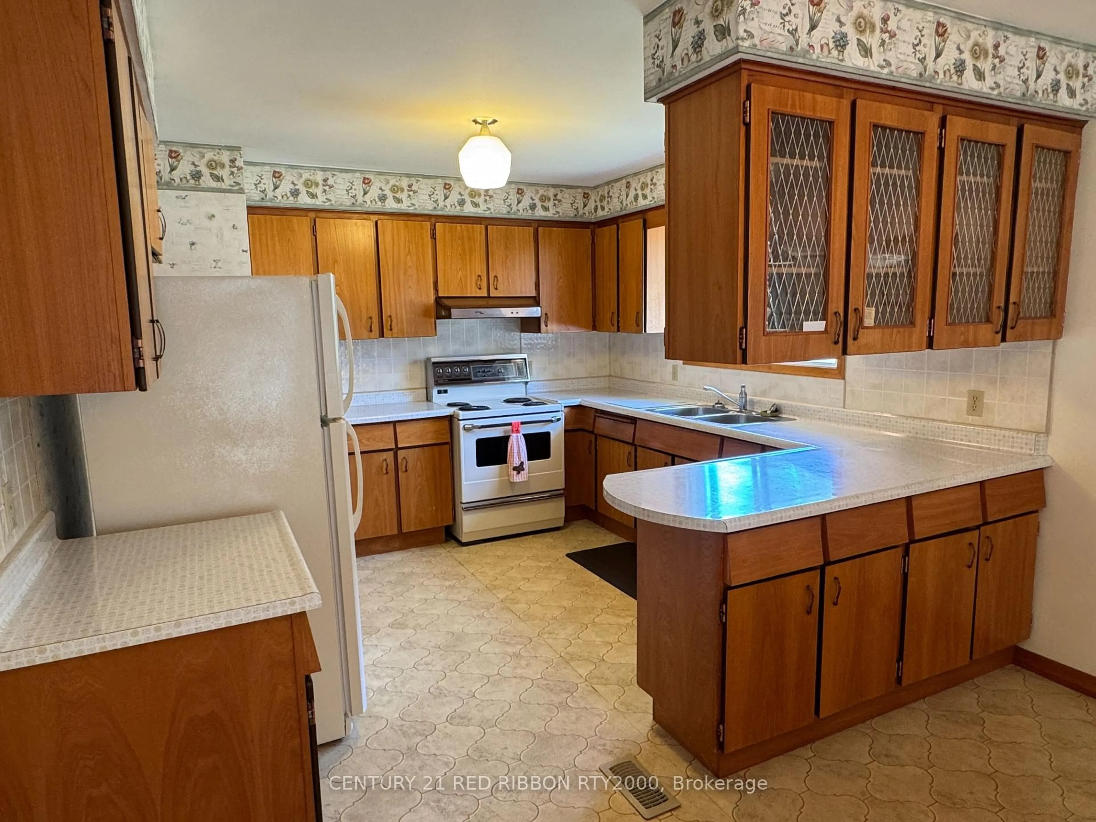 Standard kitchen, unknown for 730 Glover Cres, Strathroy-Caradoc Ontario N0L 1W0