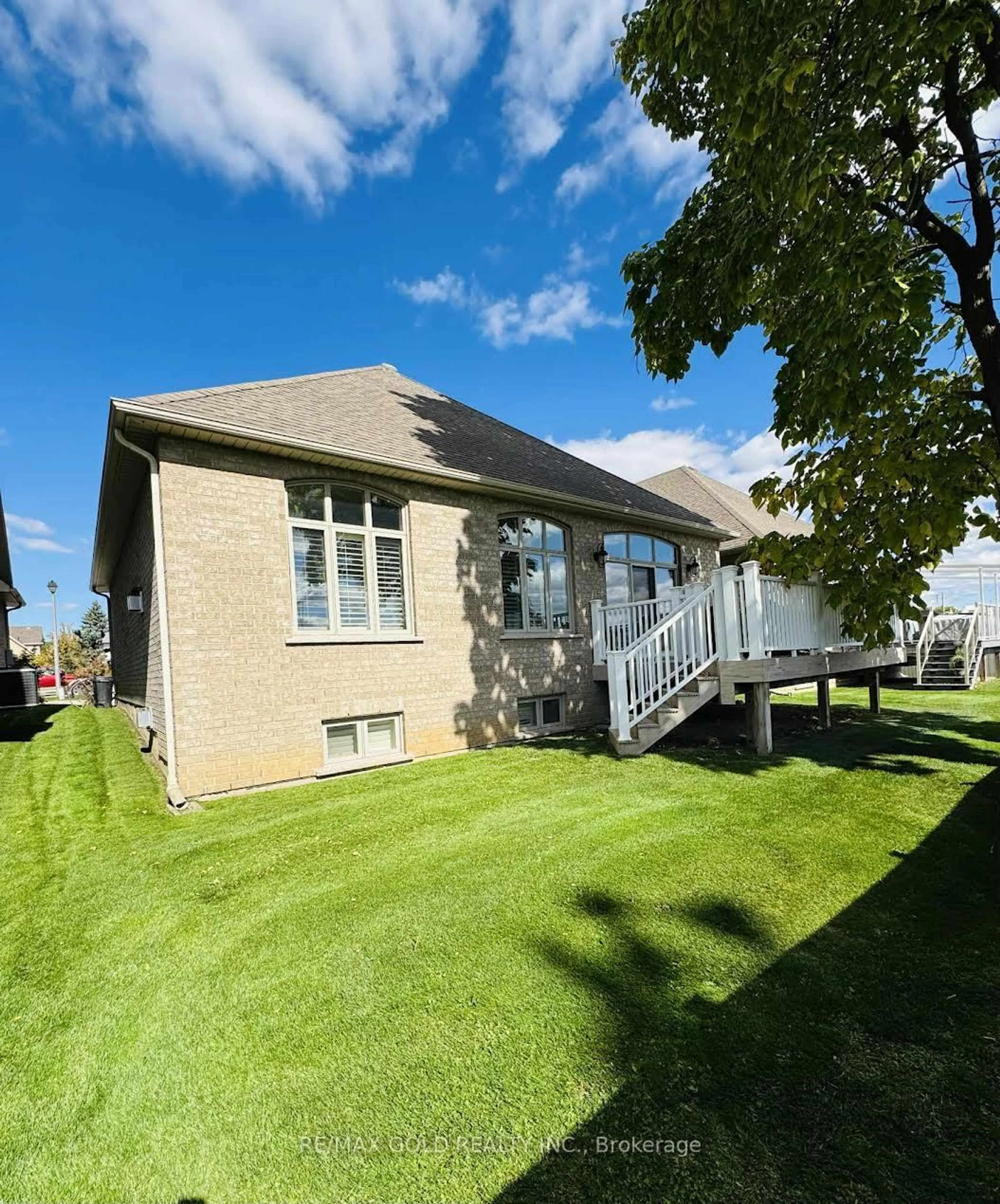 A pic from outside/outdoor area/front of a property/back of a property/a pic from drone, building for 68 Fairview Dr ##10, Brantford Ontario N3R 2W9