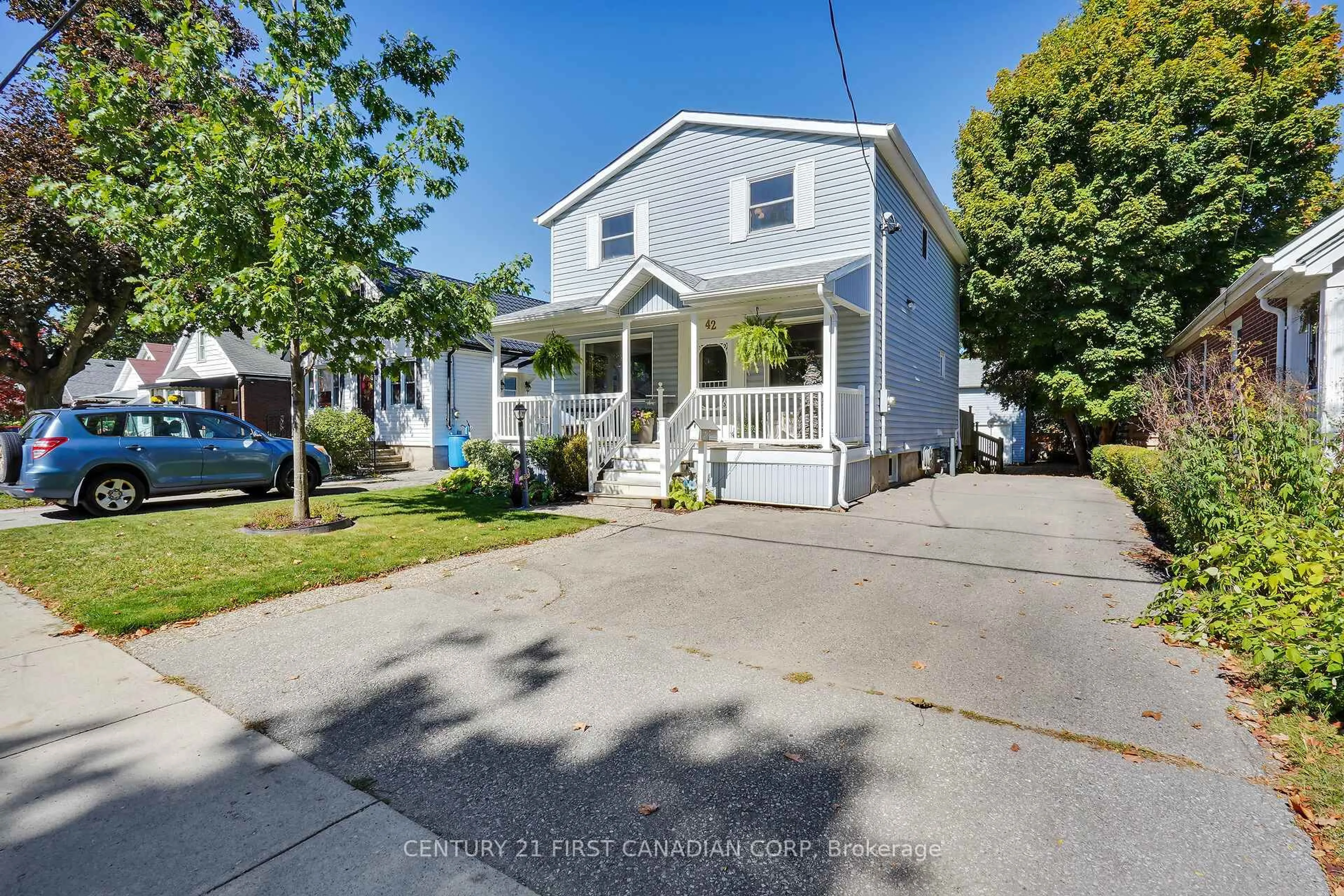 A pic from outside/outdoor area/front of a property/back of a property/a pic from drone, street for 42 Briscoe St, London South Ontario N6C 1W9