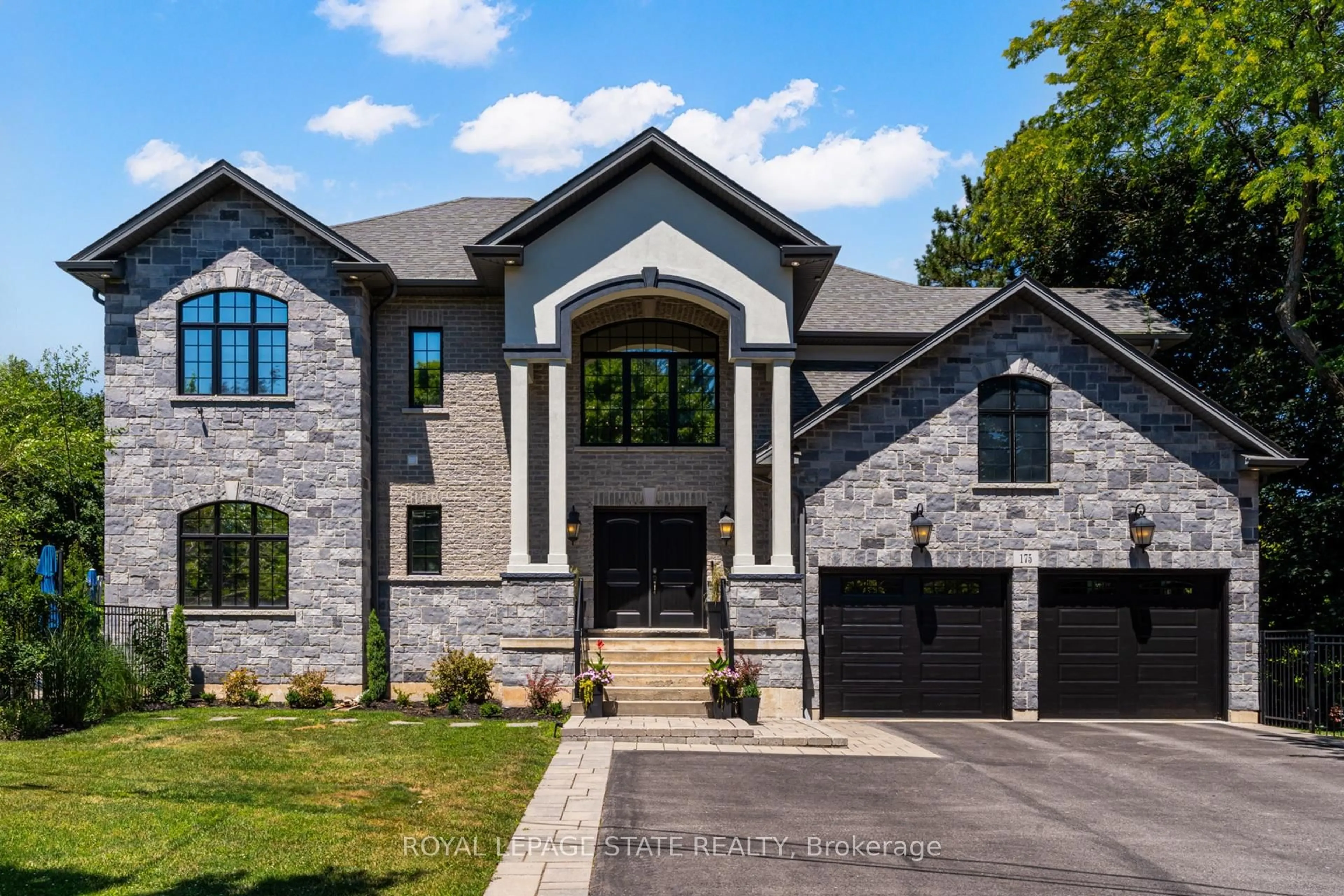 Home with brick exterior material, street for 175 Oakhill Pl, Hamilton Ontario L9G 1C8