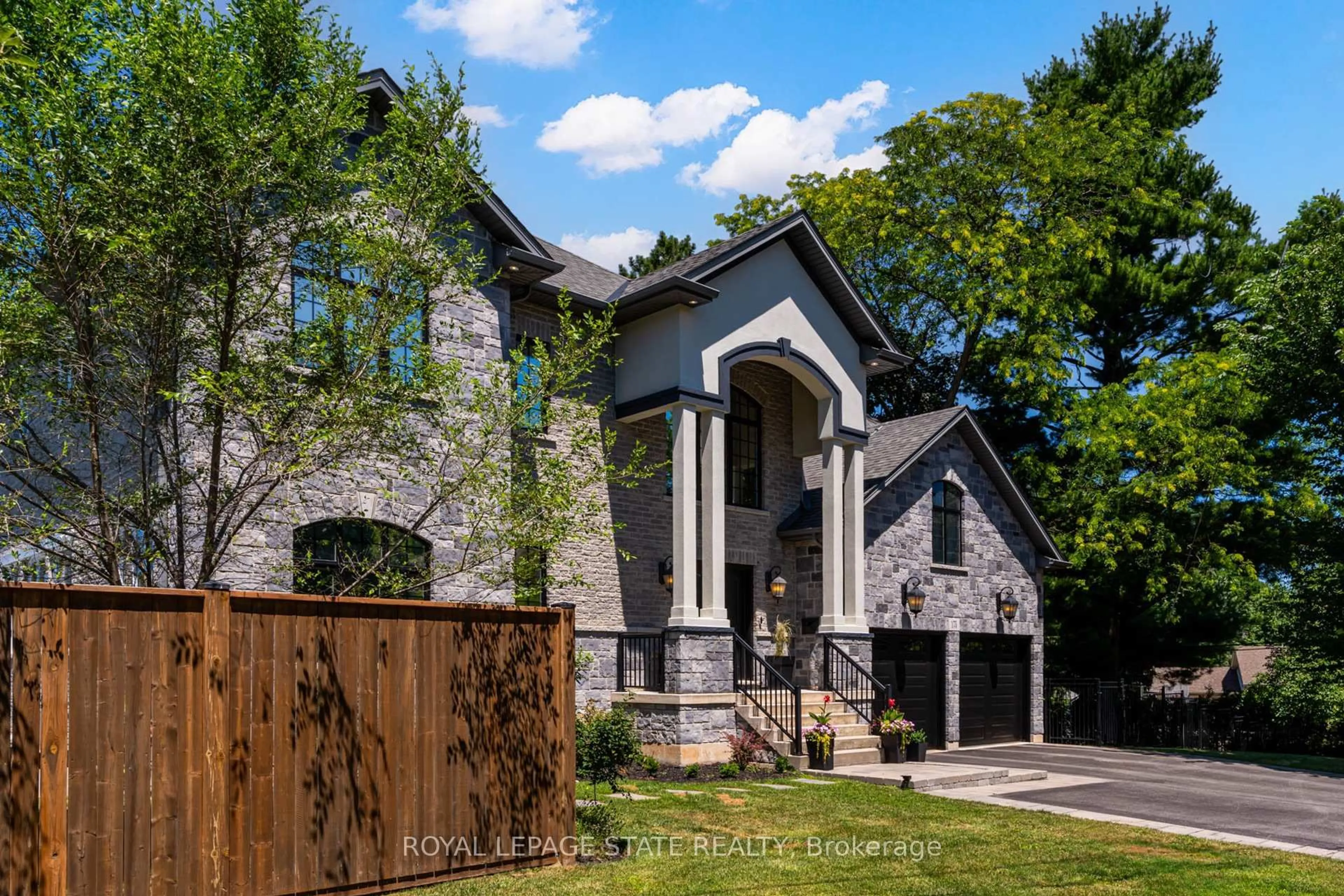 Home with brick exterior material, street for 175 Oakhill Pl, Hamilton Ontario L9G 1C8