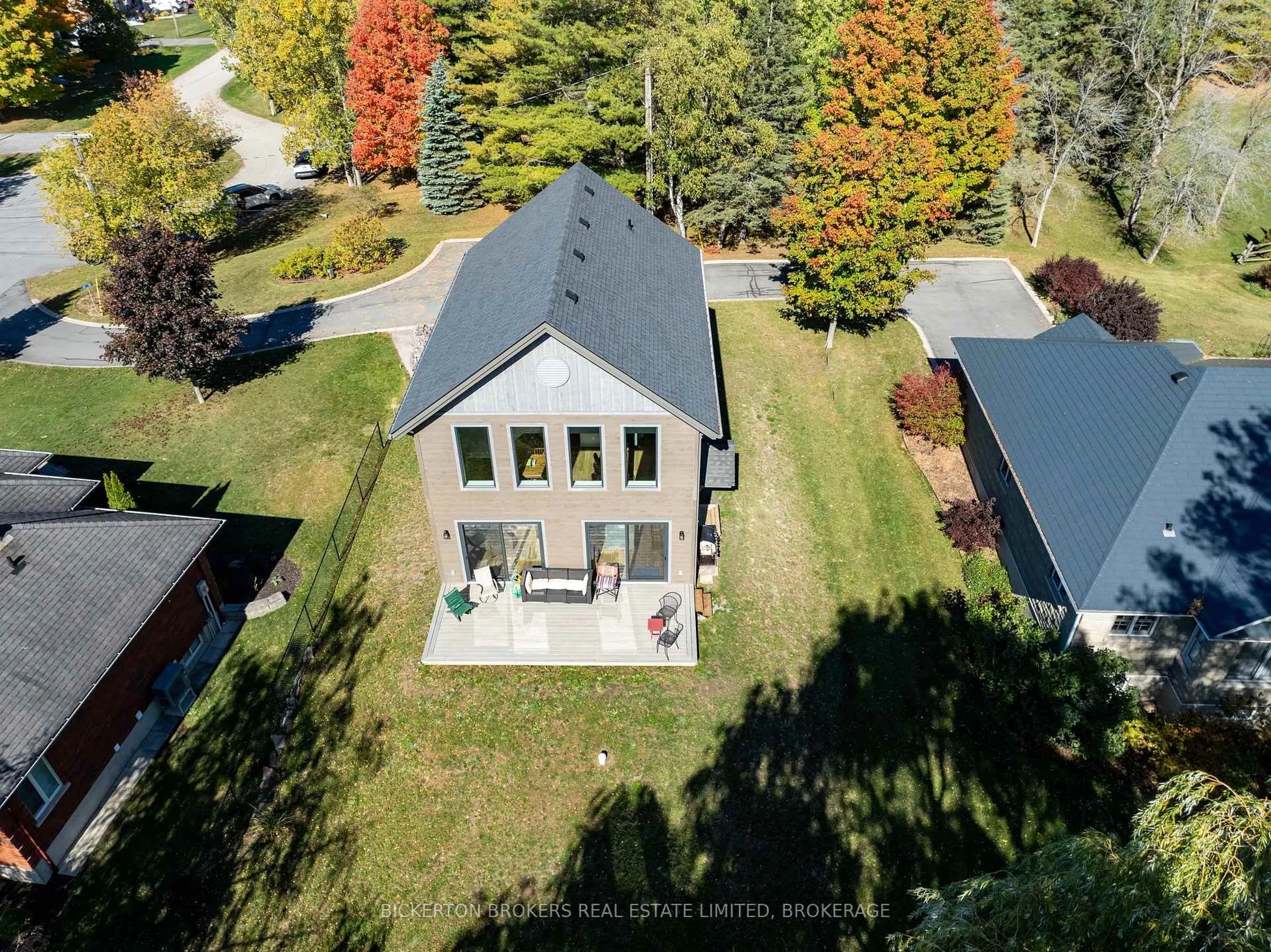 A pic from outside/outdoor area/front of a property/back of a property/a pic from drone, unknown for 113 Willowbank Rd, Gananoque Ontario K7G 2V5