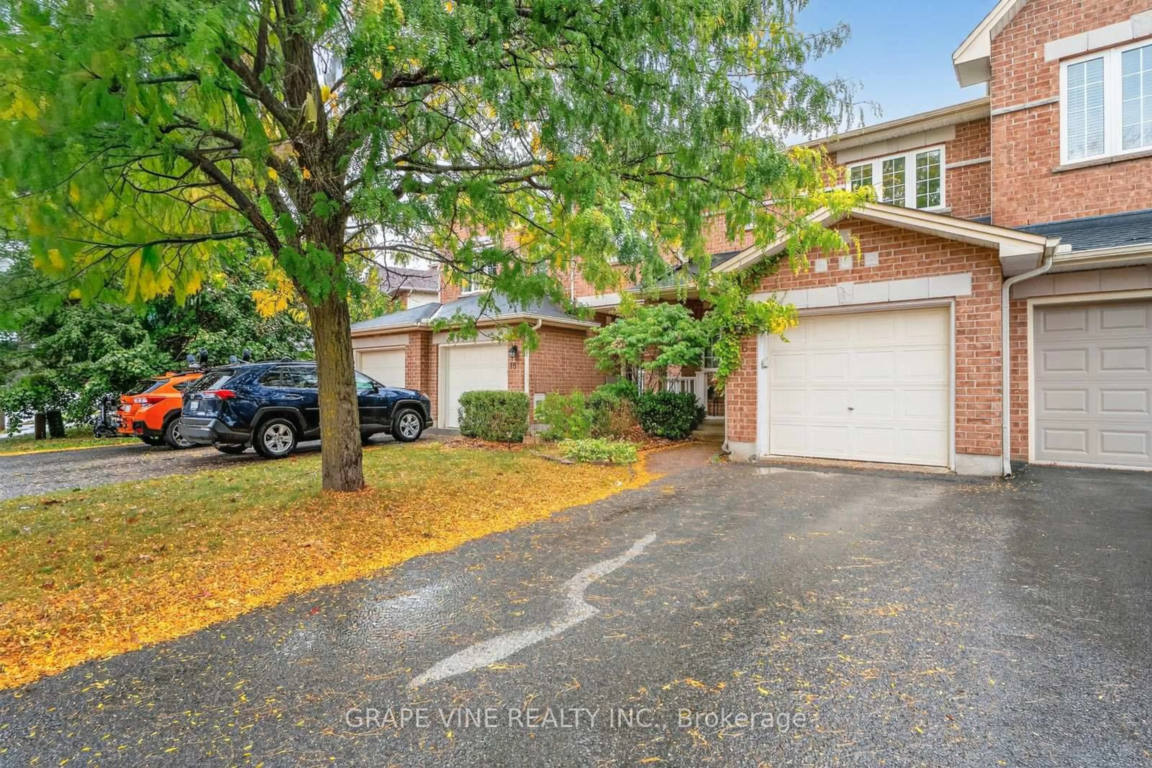 A pic from outside/outdoor area/front of a property/back of a property/a pic from drone, street for 16 Cedar Valley Dr, Ottawa Ontario K2M 2Y5