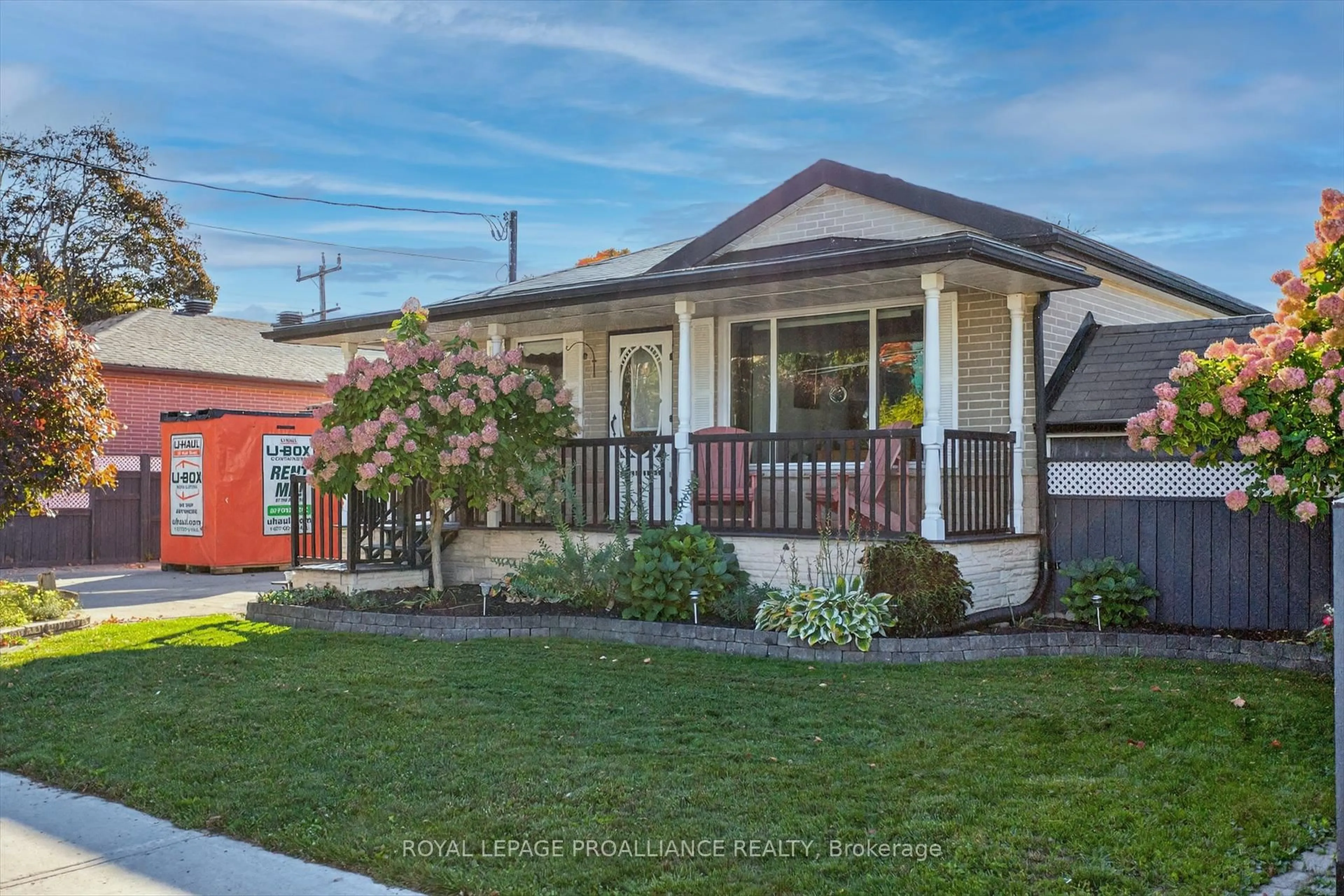 Home with vinyl exterior material, street for 841 St. Marys St, Peterborough Ontario K9J 4H4
