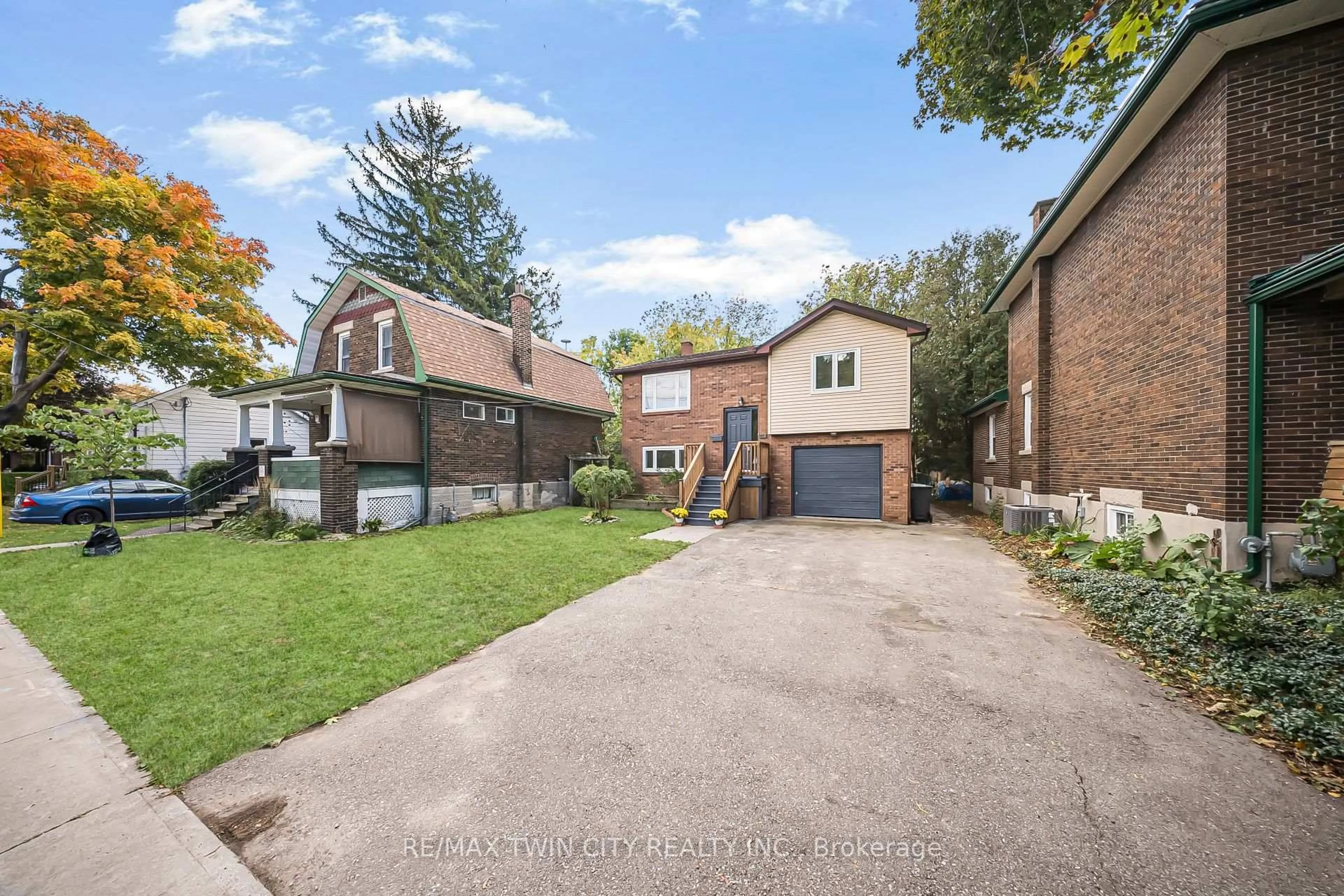 Unknown for 114 Bristol St, Guelph Ontario N1H 3L6