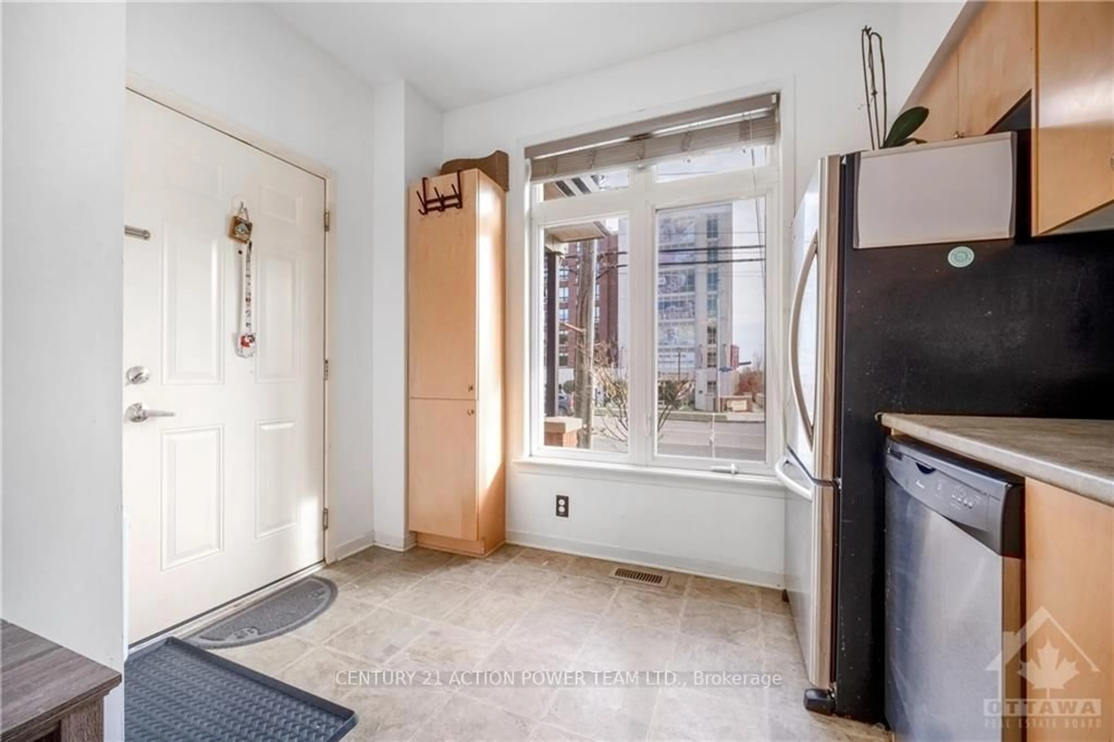Indoor entryway for 799 Montreal Rd #28, Ottawa Ontario K1K 0S9