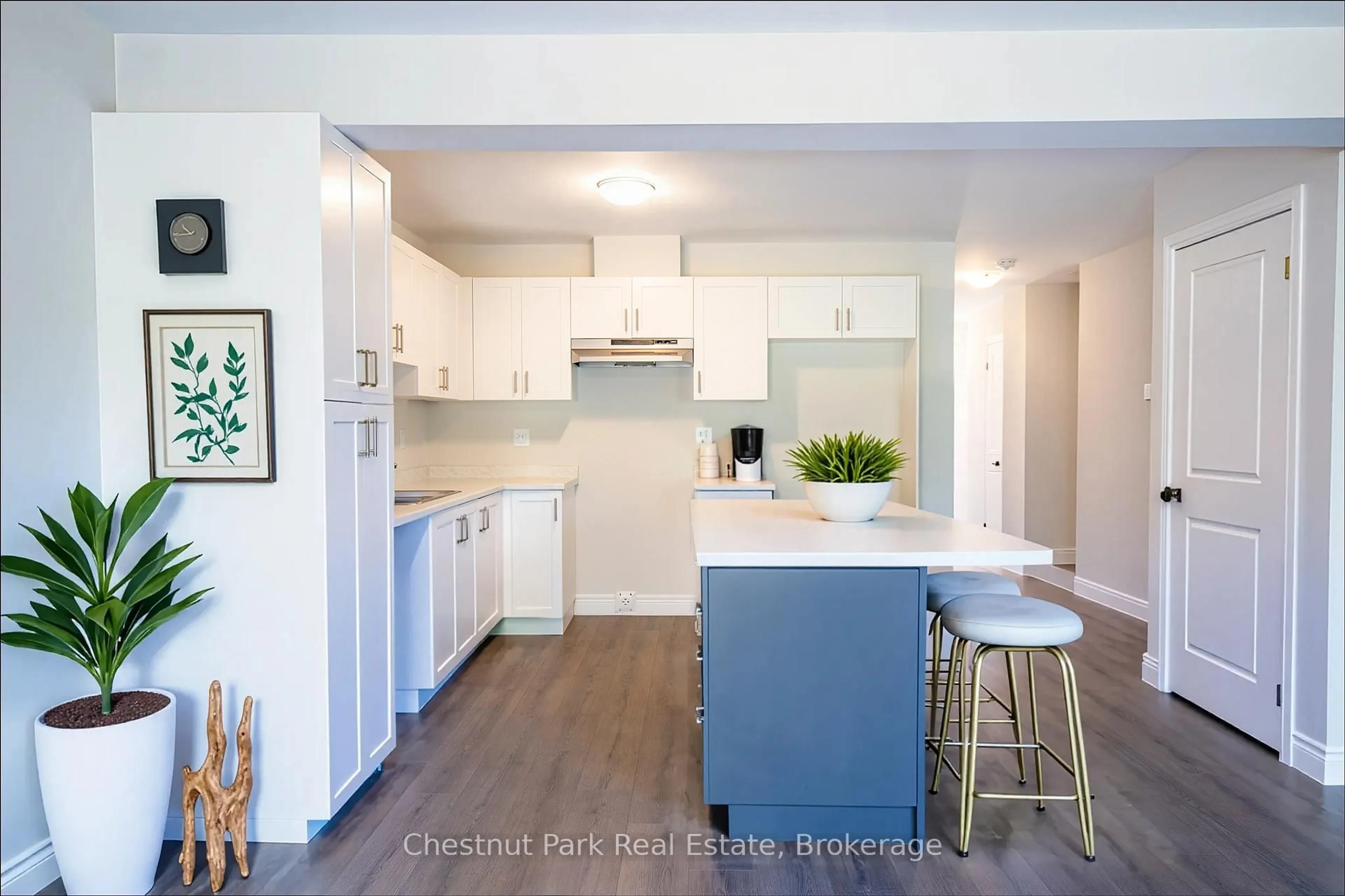 Open concept kitchen, unknown for 10 McConnell Cres, Bracebridge Ontario P1L 0N7