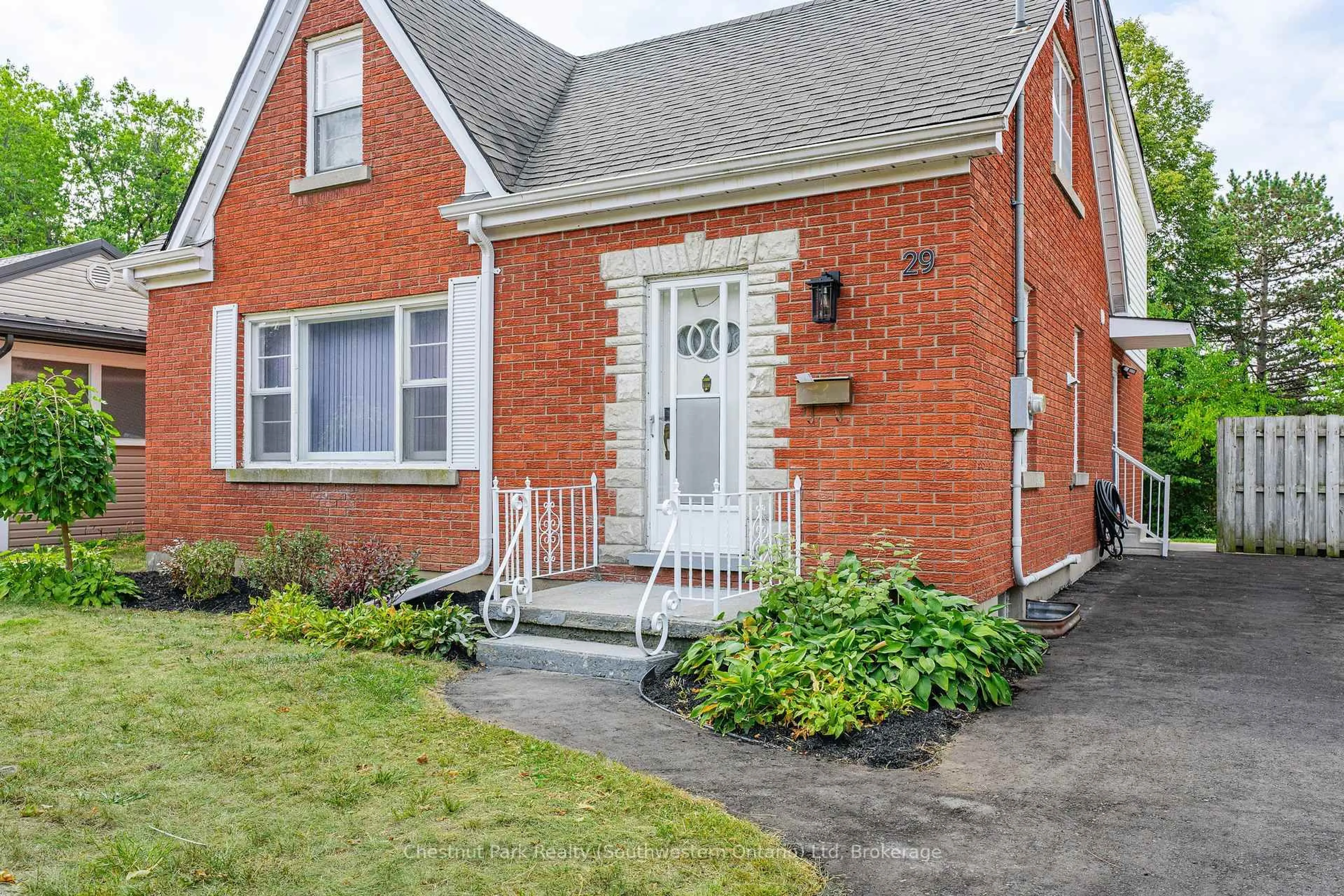 Home with brick exterior material, street for 29 Ridgewood Ave, Waterloo Ontario N2H 4L1