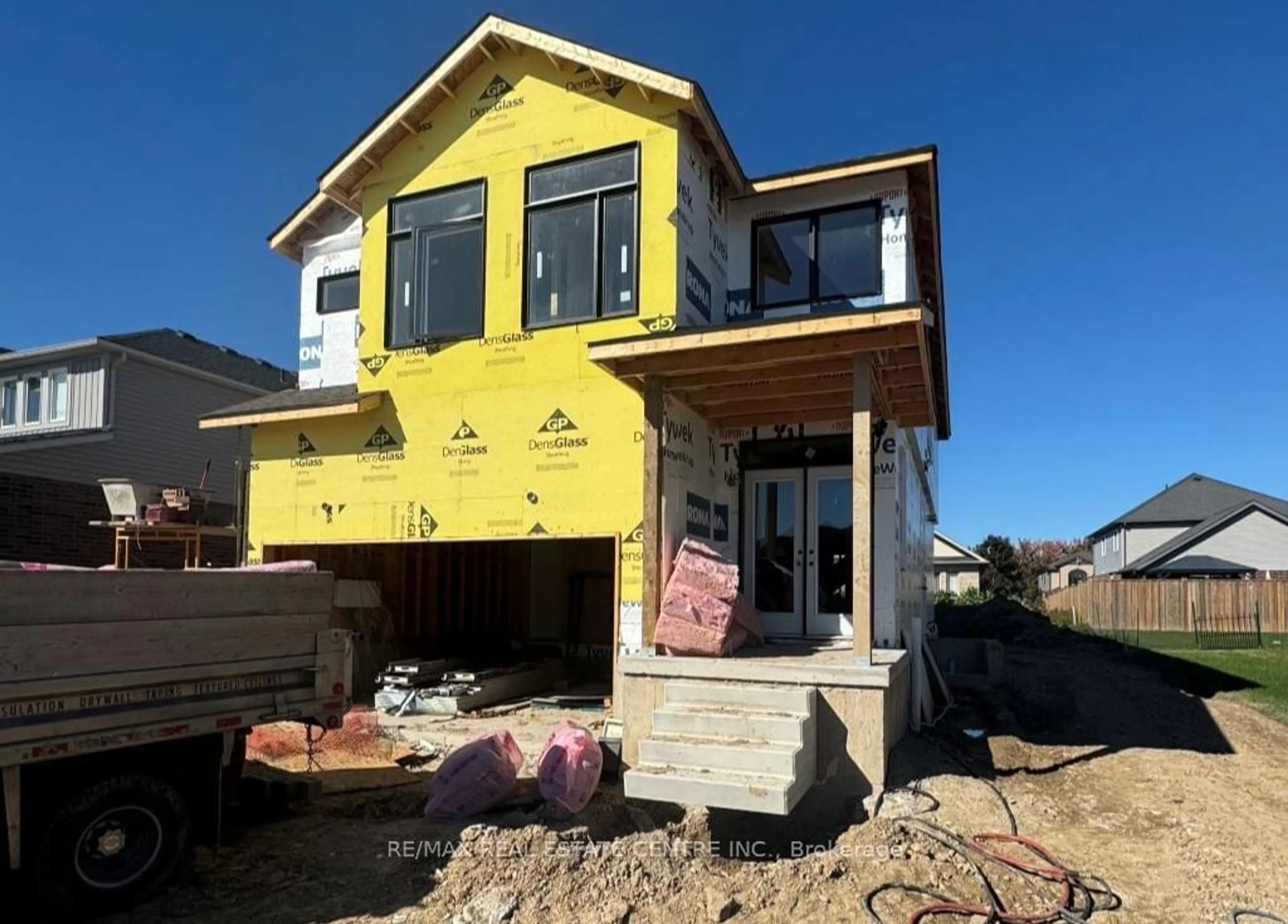 Home with vinyl exterior material, building for 123 Maple St, Mapleton Ontario N0G 1P0